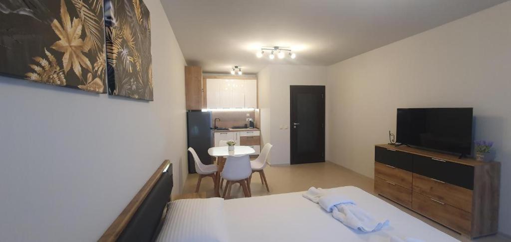 Central Beach Ravda Apartments