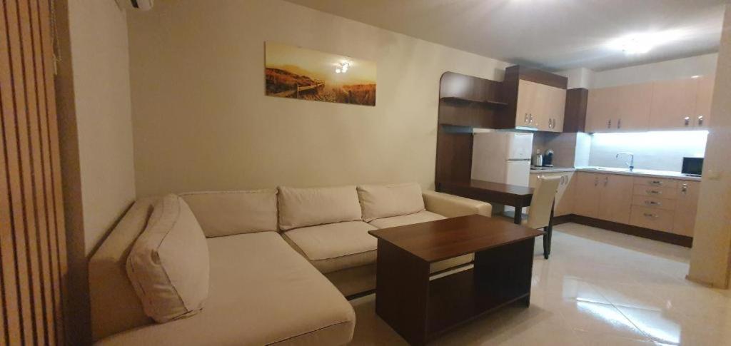 Central Beach Ravda Apartments