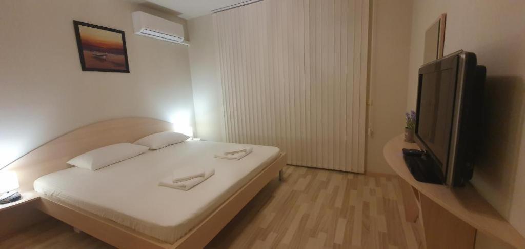 Central Beach Ravda Apartments