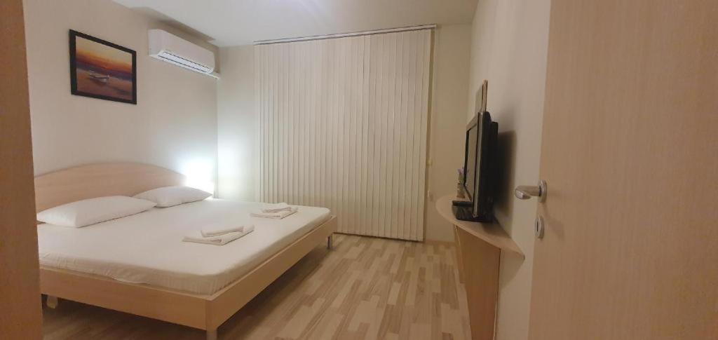 Central Beach Ravda Apartments