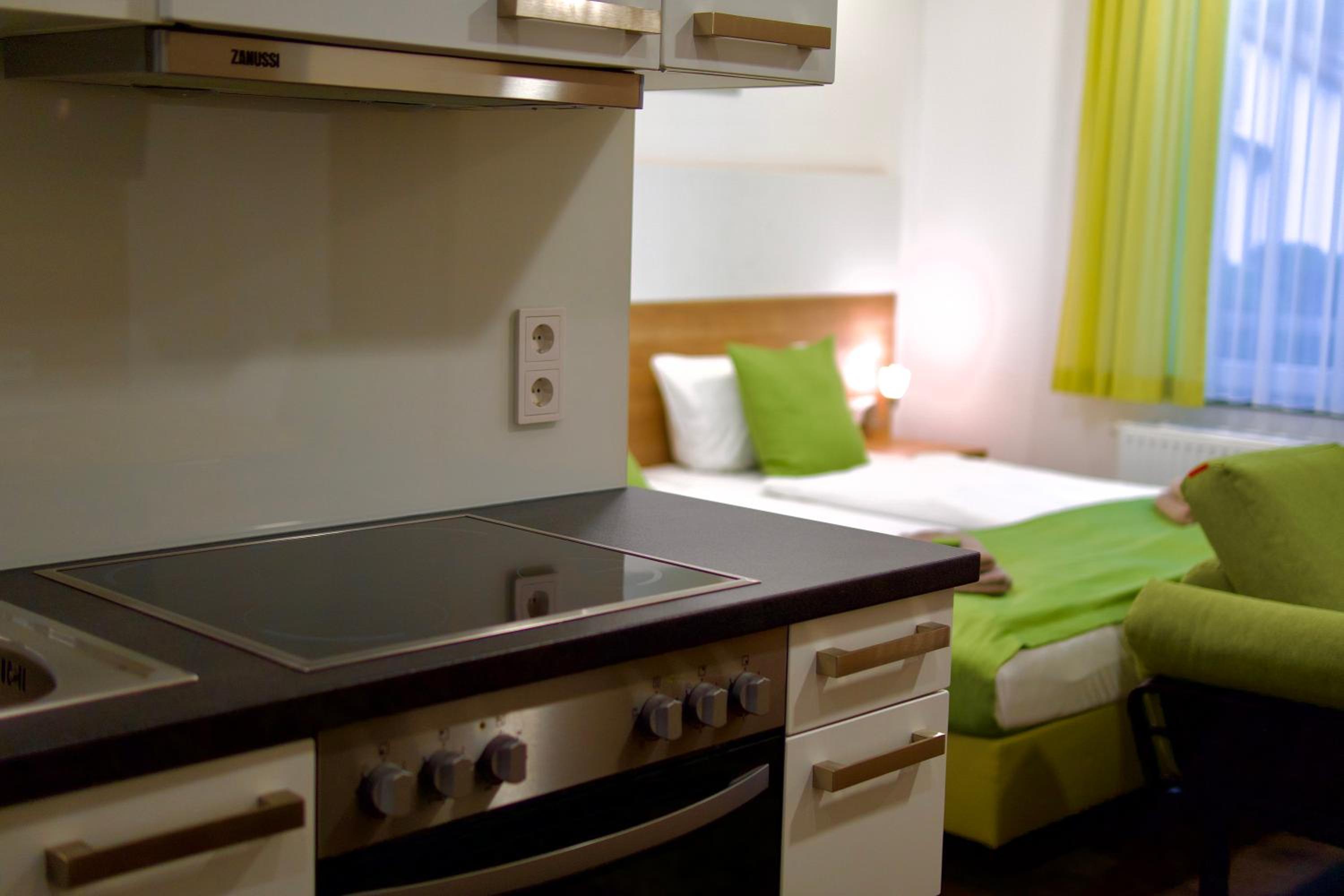 B&B Outlet Hotel - Metzingen - Bad Urach - Free Parking