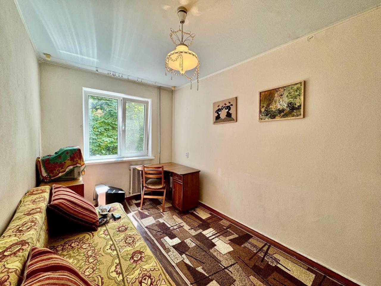 One or Two bright bedrooms apartments with an in house restaurant view 3