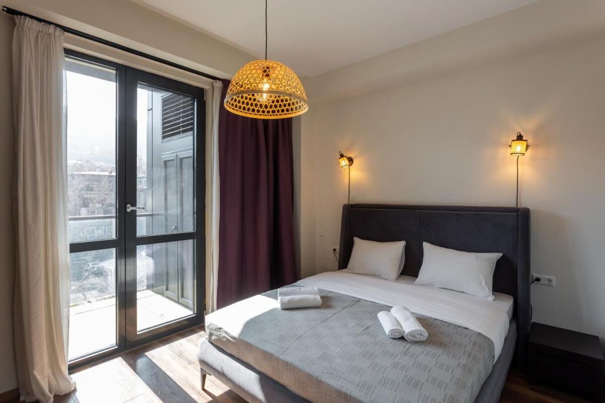 Stylish 2 BR Apartment on Chavchavadze Avenue
