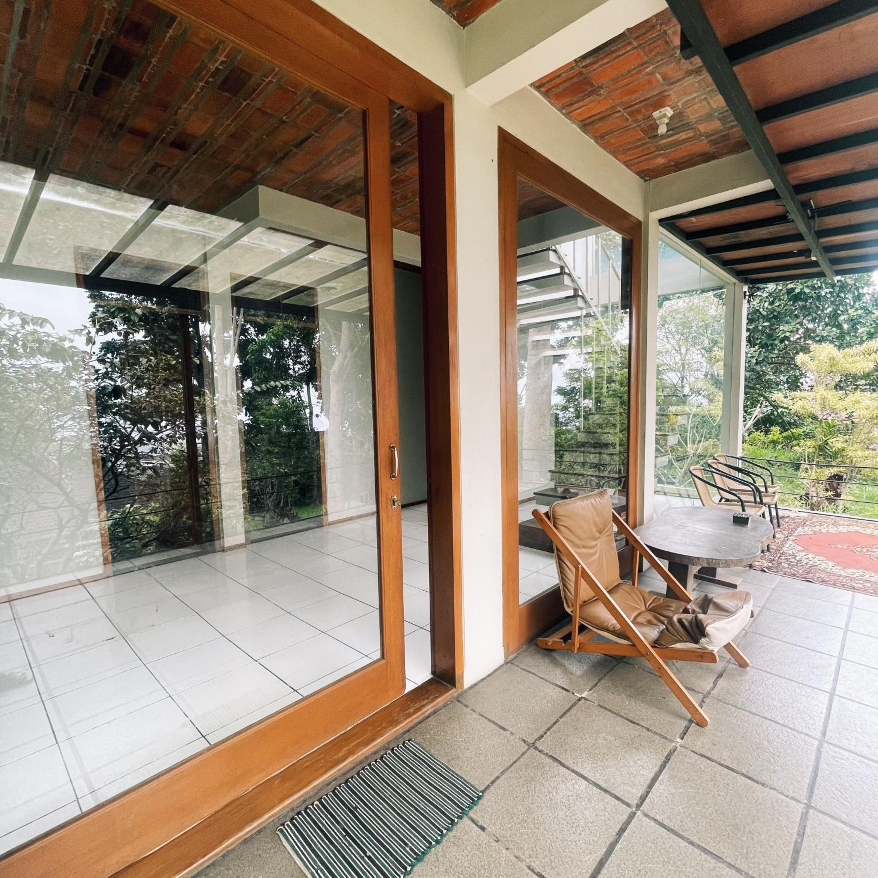 Wira garden vila city view & big garden for bbq and relax in Bandung strategic area view 3