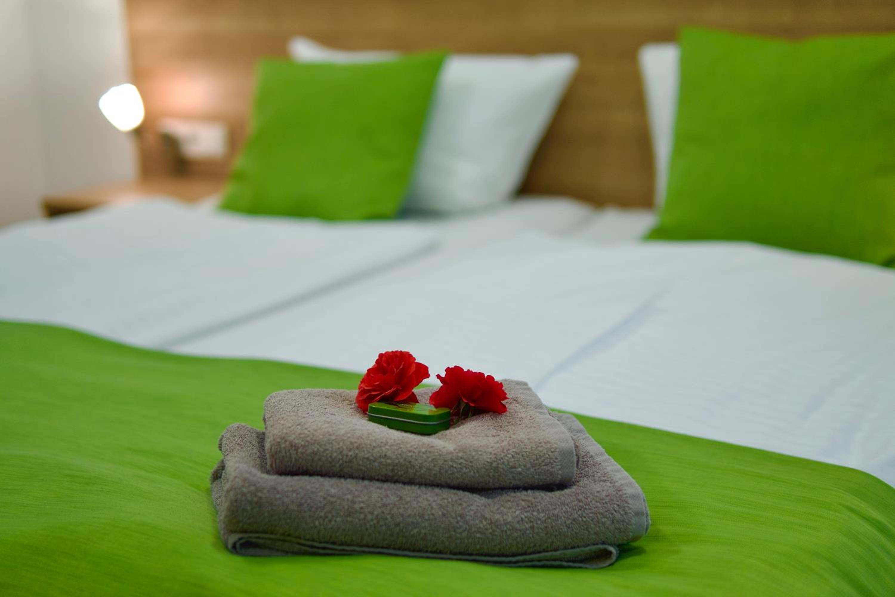 B&B Outlet Hotel - Metzingen - Bad Urach - Free Parking