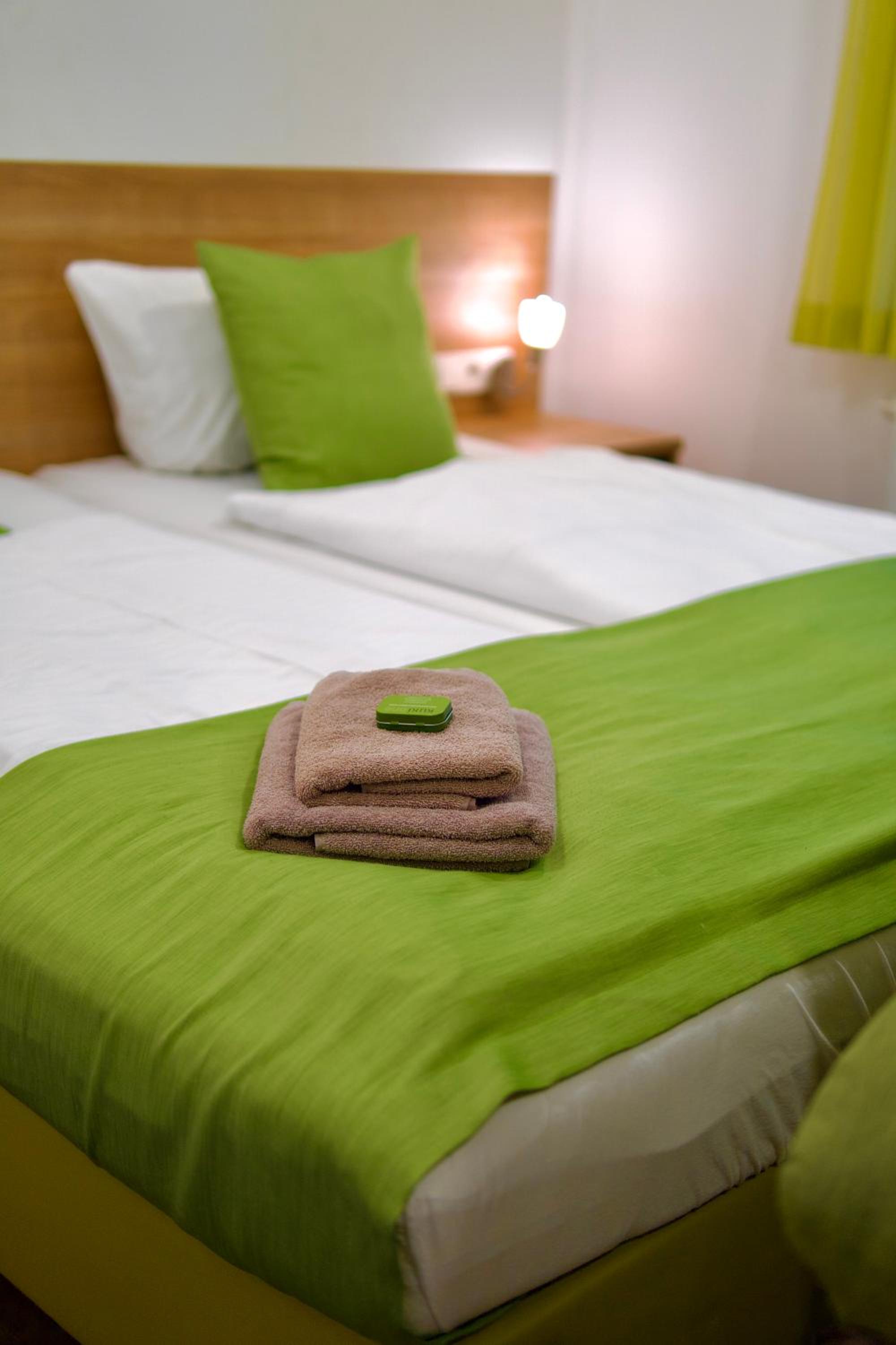 B&B Outlet Hotel - Metzingen - Bad Urach - Free Parking