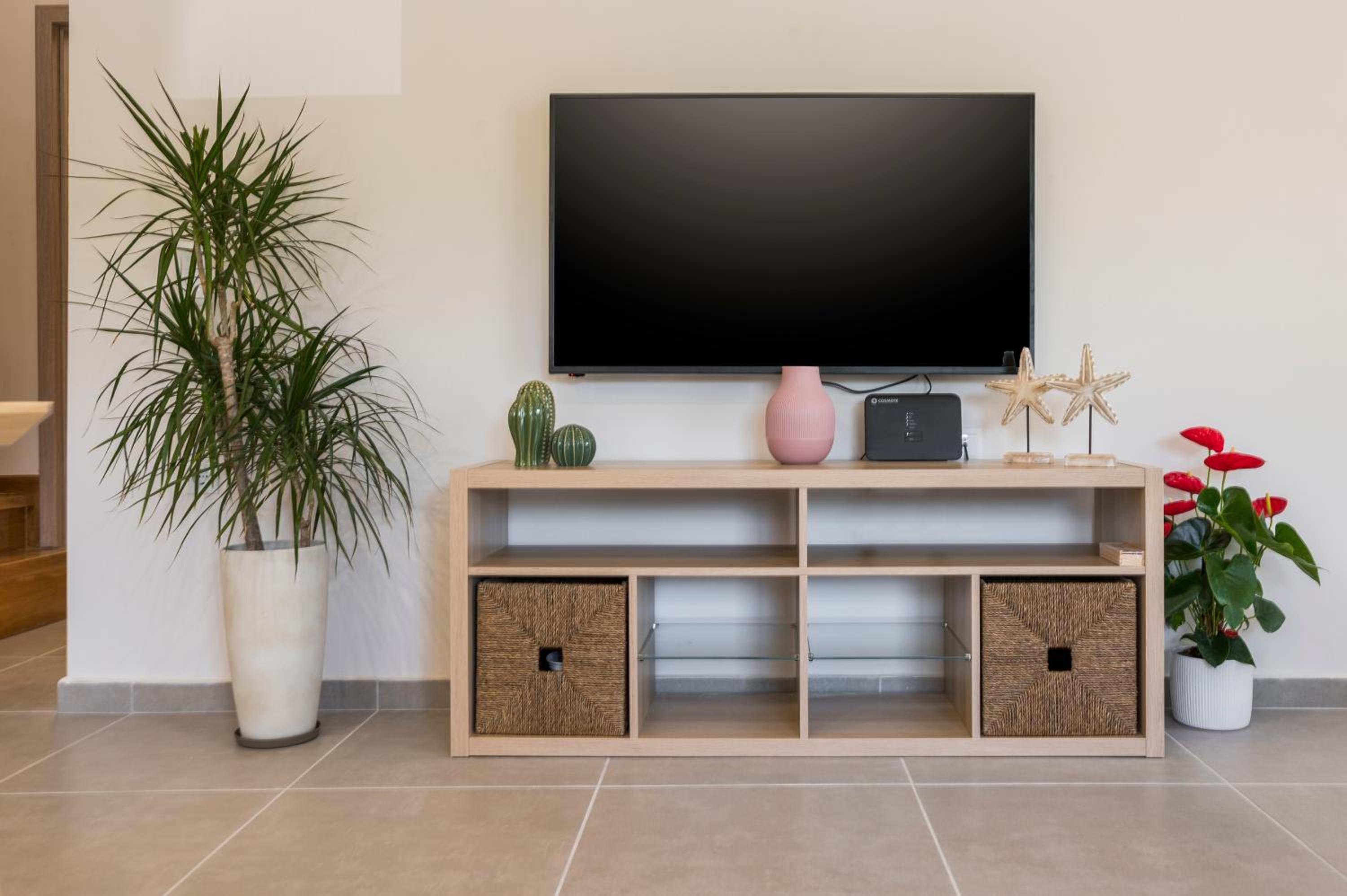 Eranthis Apartment