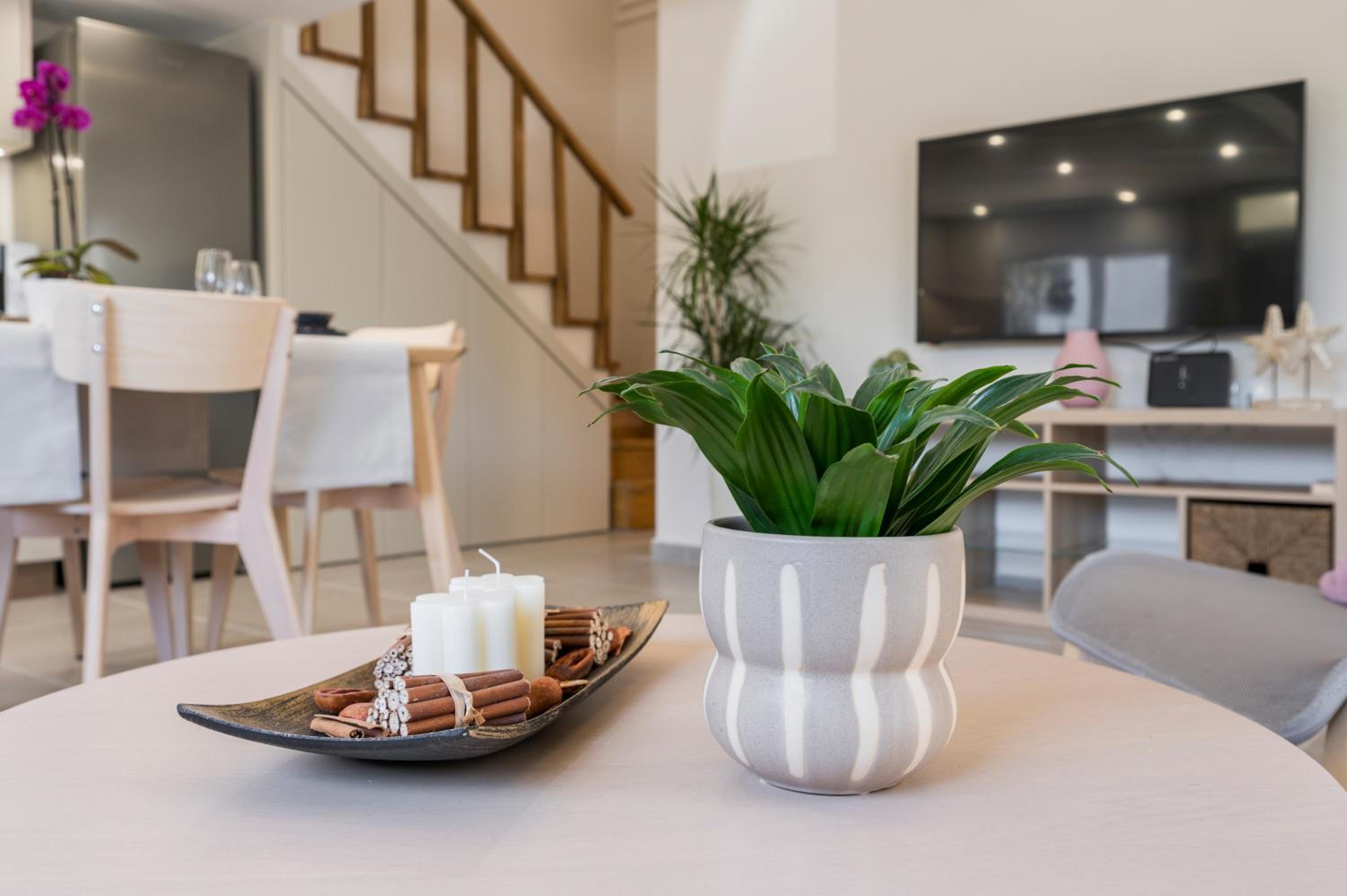 Eranthis Apartment