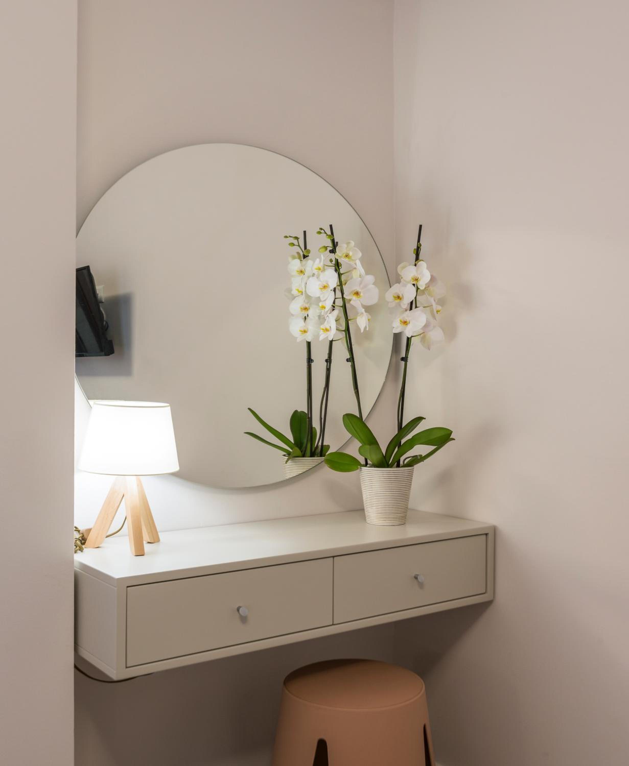 Eranthis Apartment