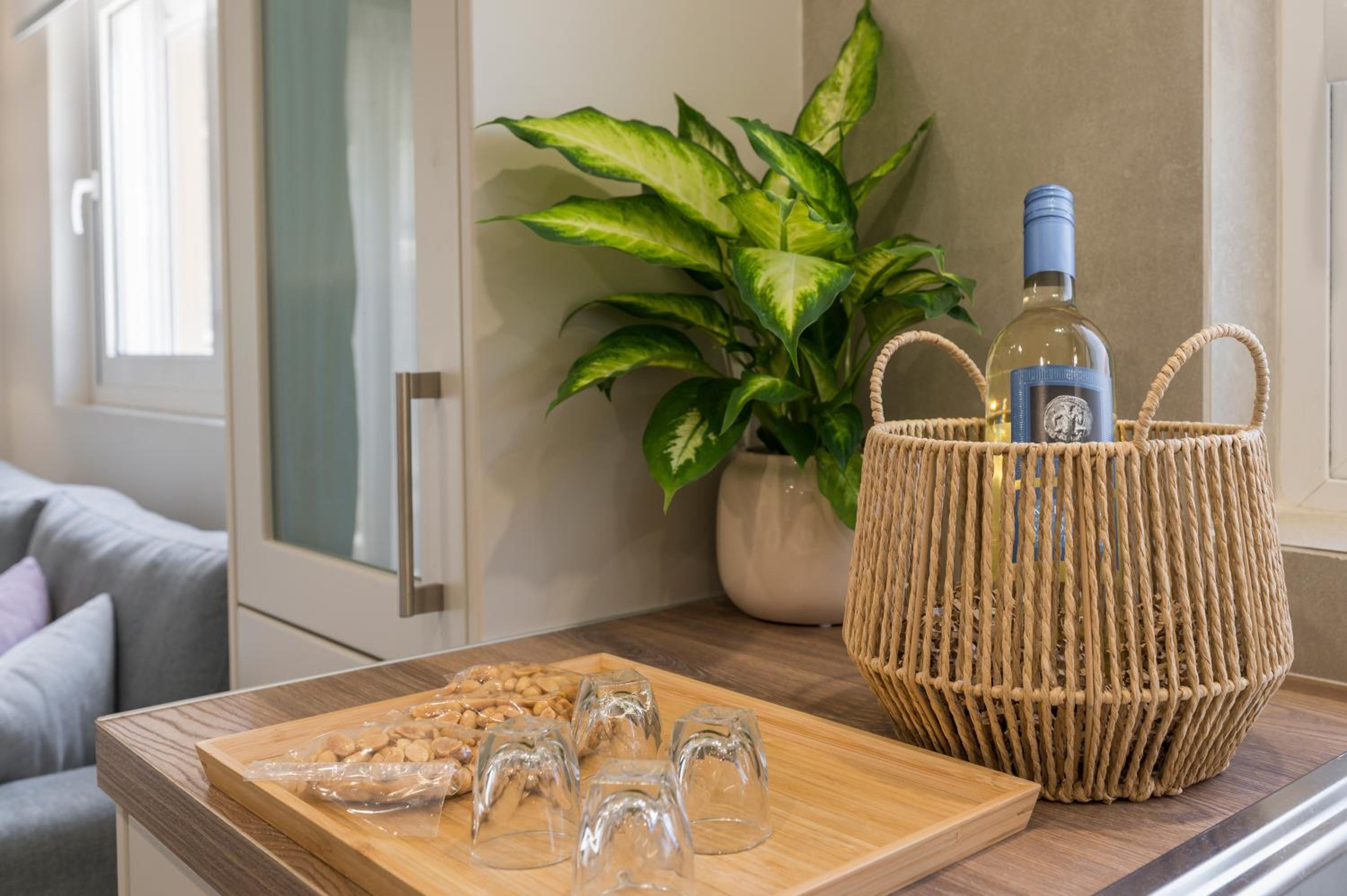 Eranthis Apartment