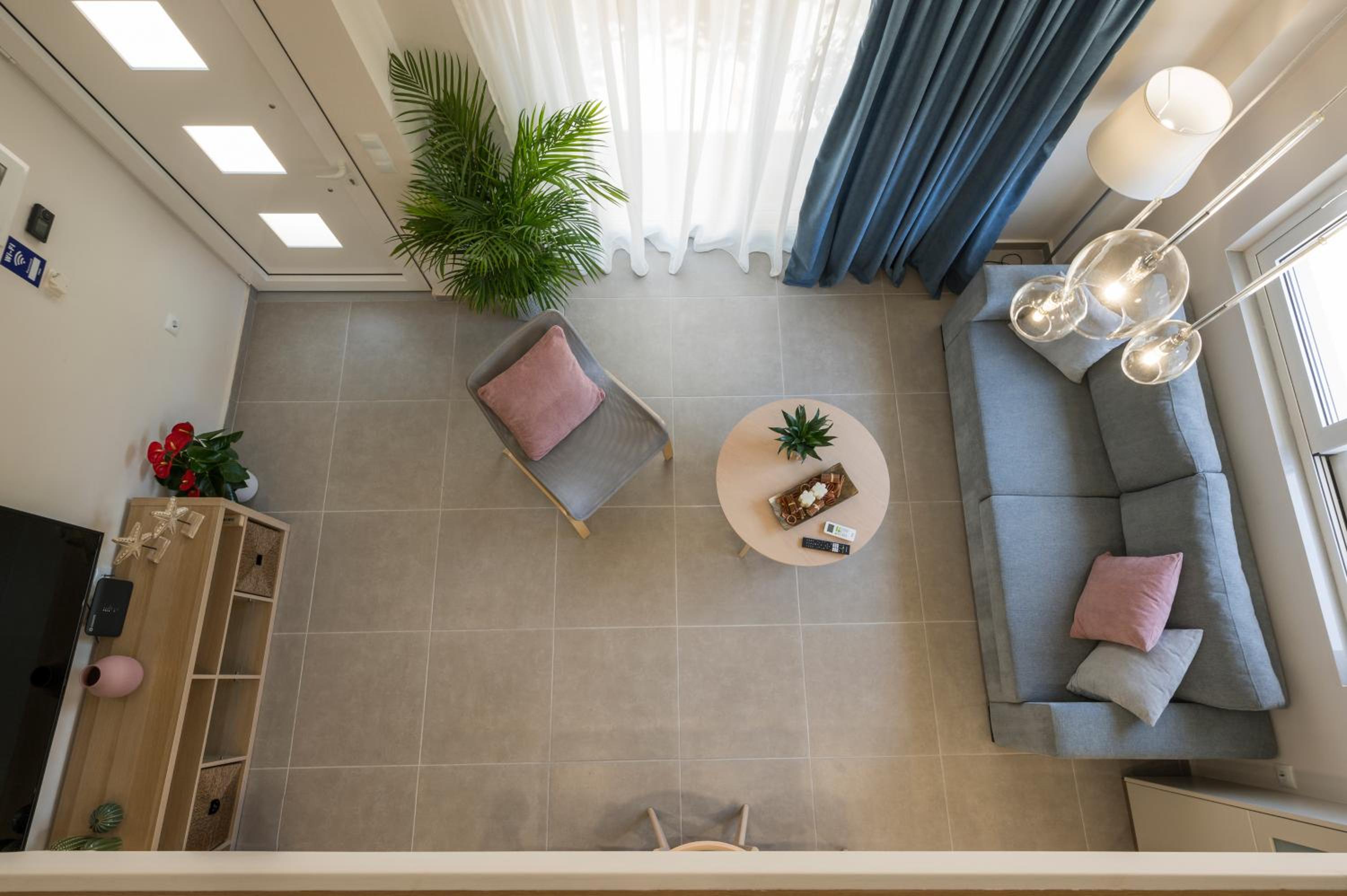 Eranthis Apartment