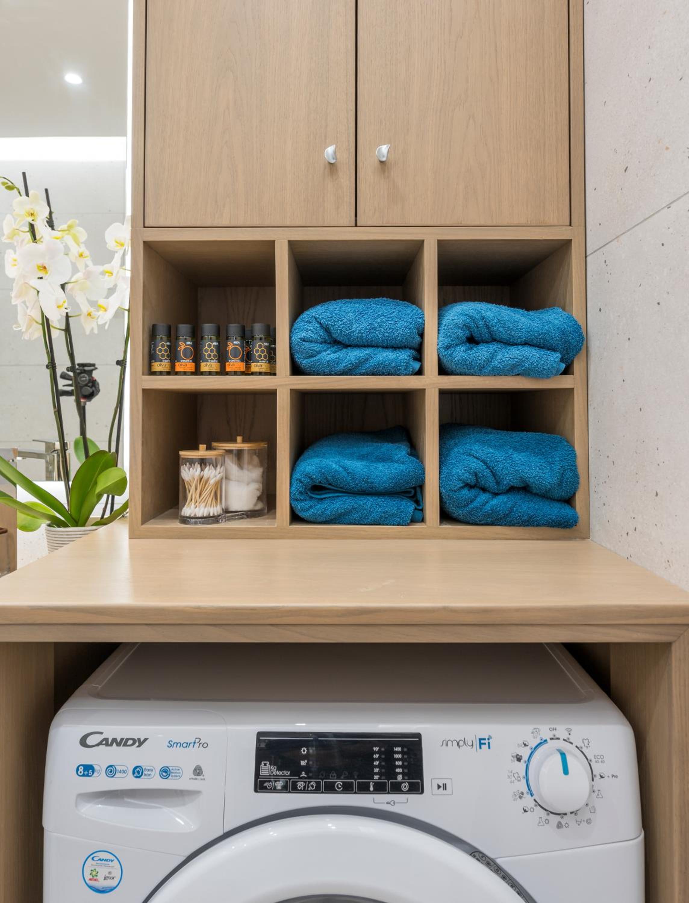Eranthis Apartment