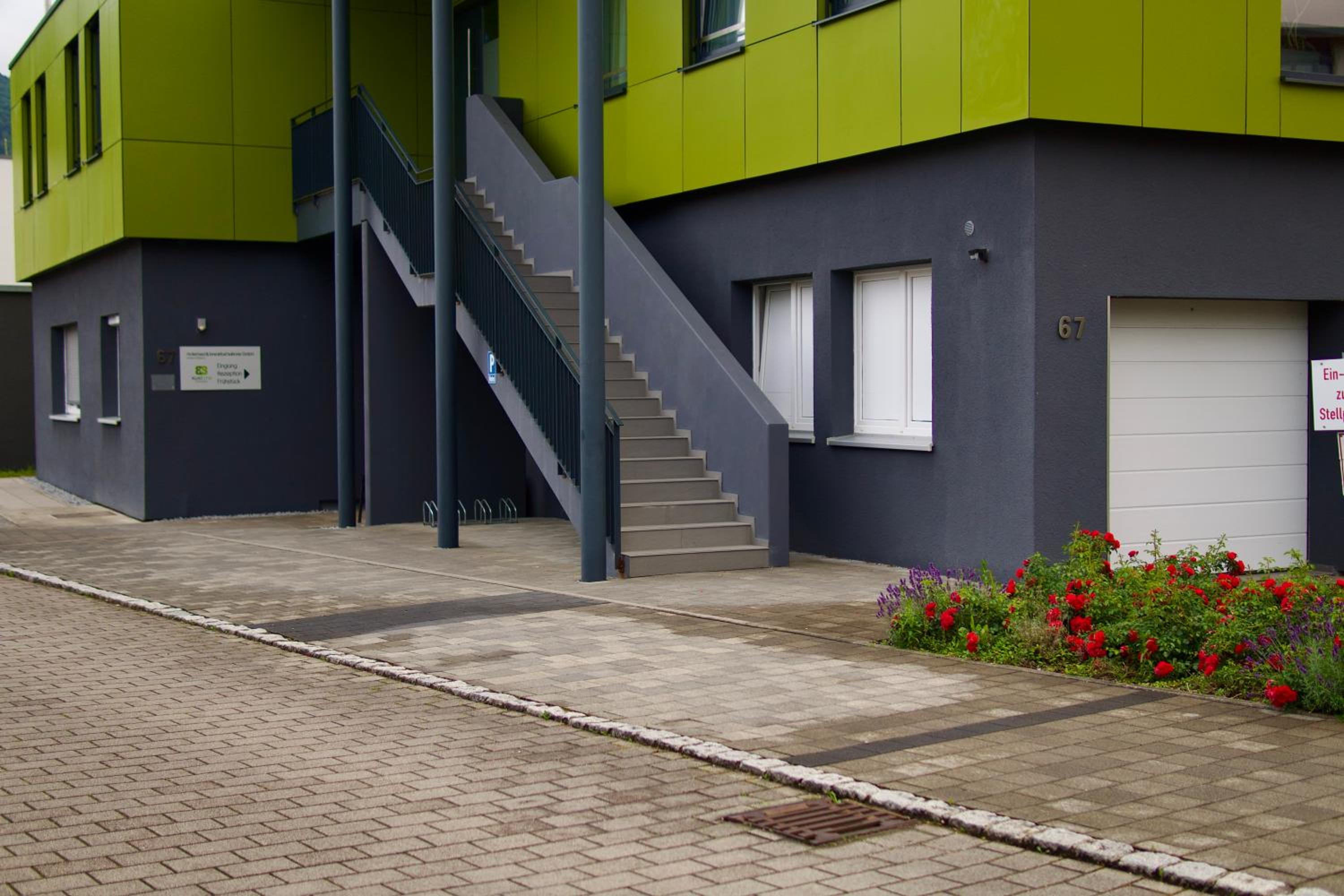 B&B Outlet Hotel - Metzingen - Bad Urach - Free Parking
