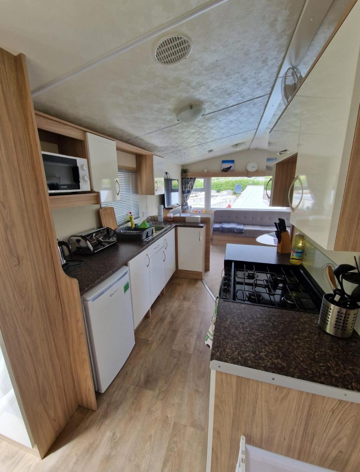 Stunning Pet Friendly 2 bed StaticCaravan in Clarach Bay 2017 model view 3