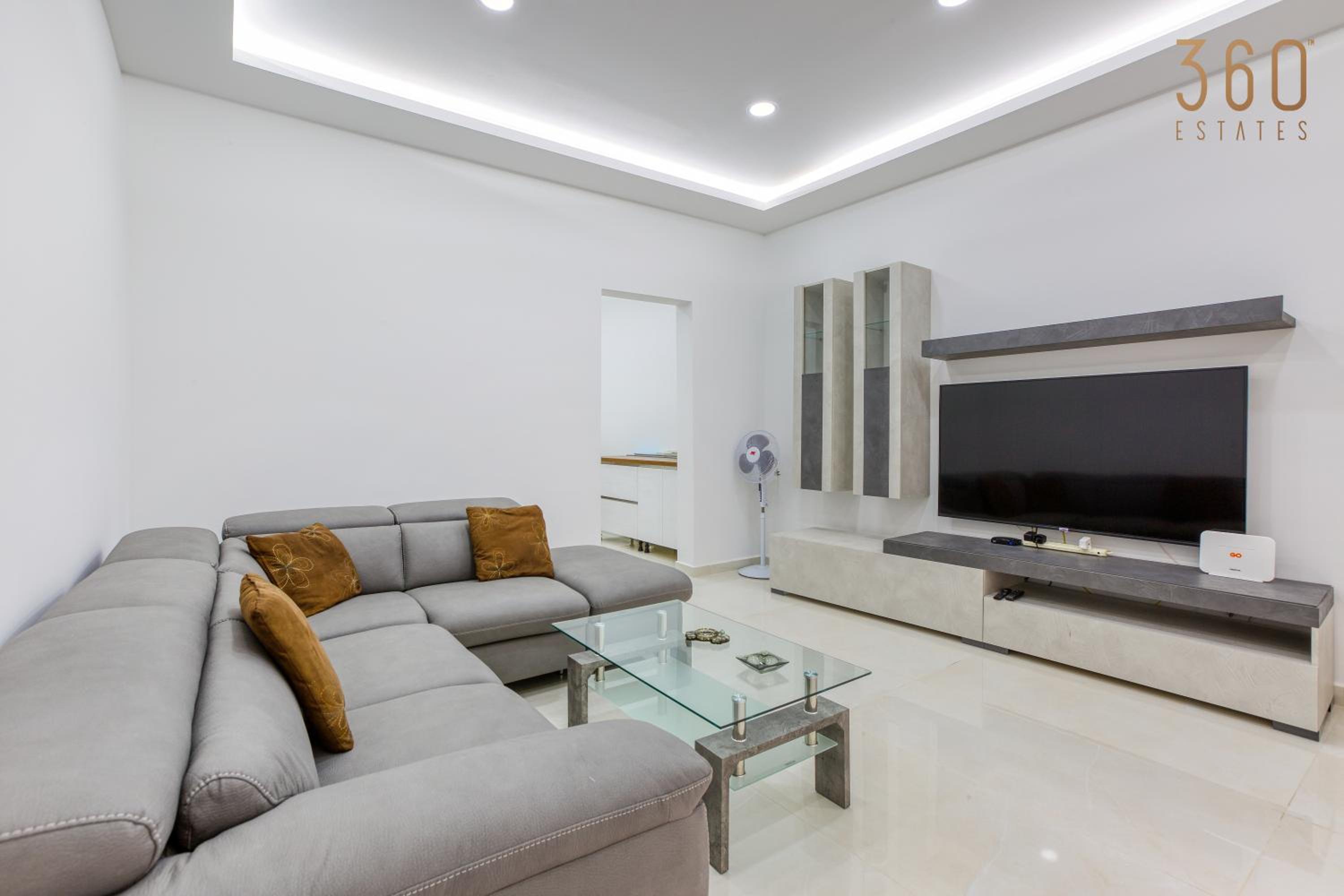 Stunning 2BR Maisonette with terrace in Gzira by 360 Estates view 4