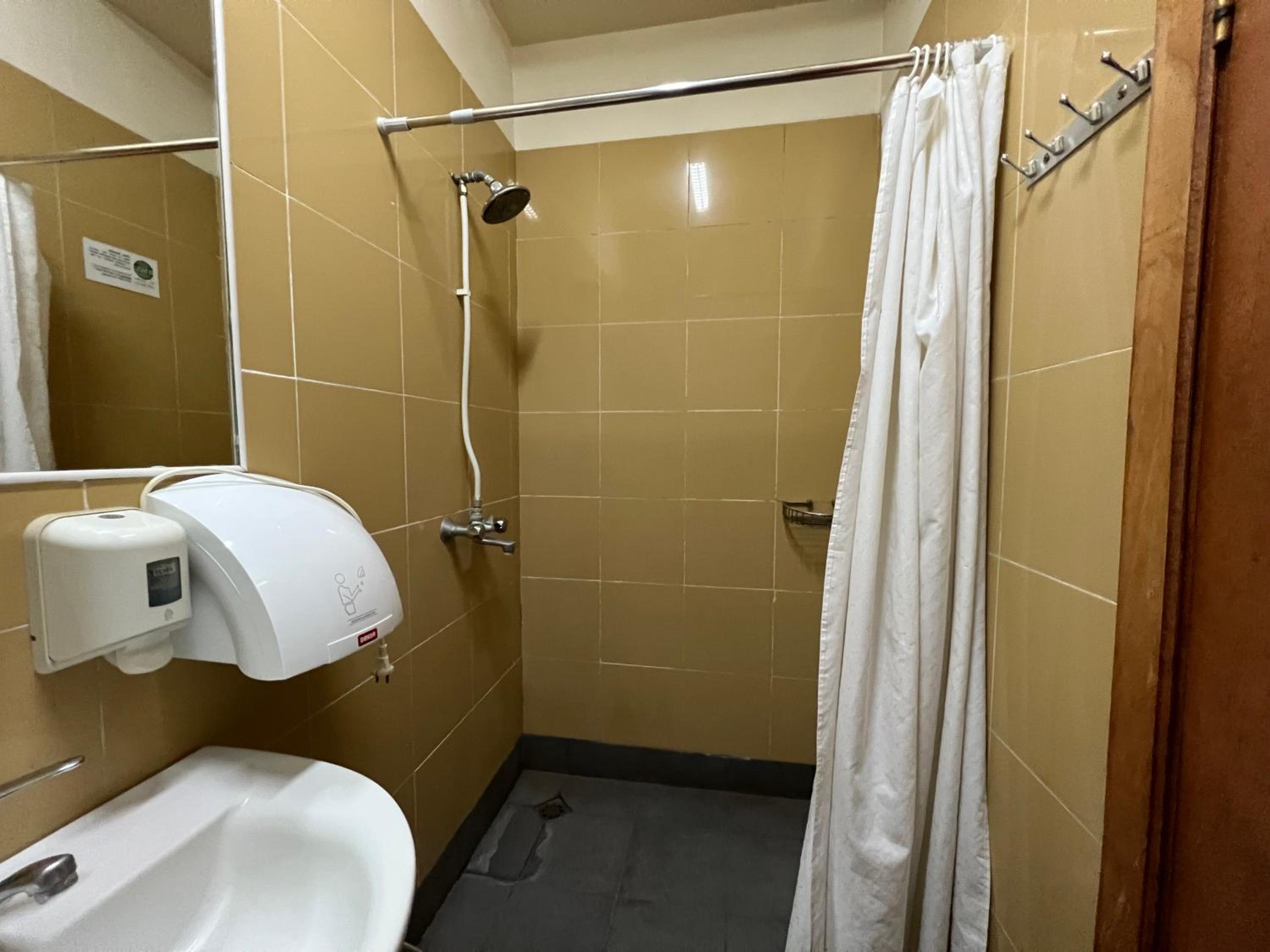 Envoy Hostel & Tours