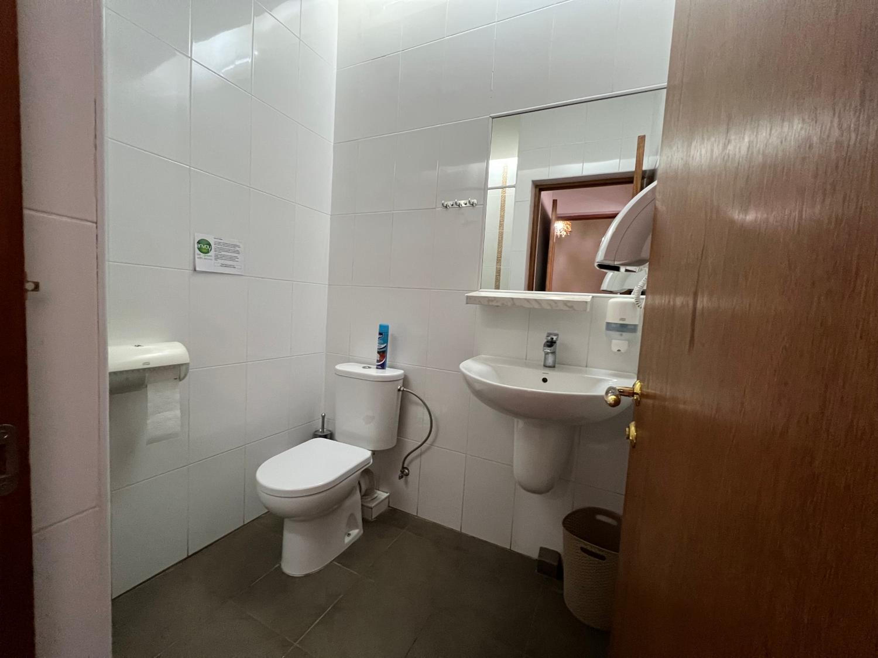 Envoy Hostel & Tours