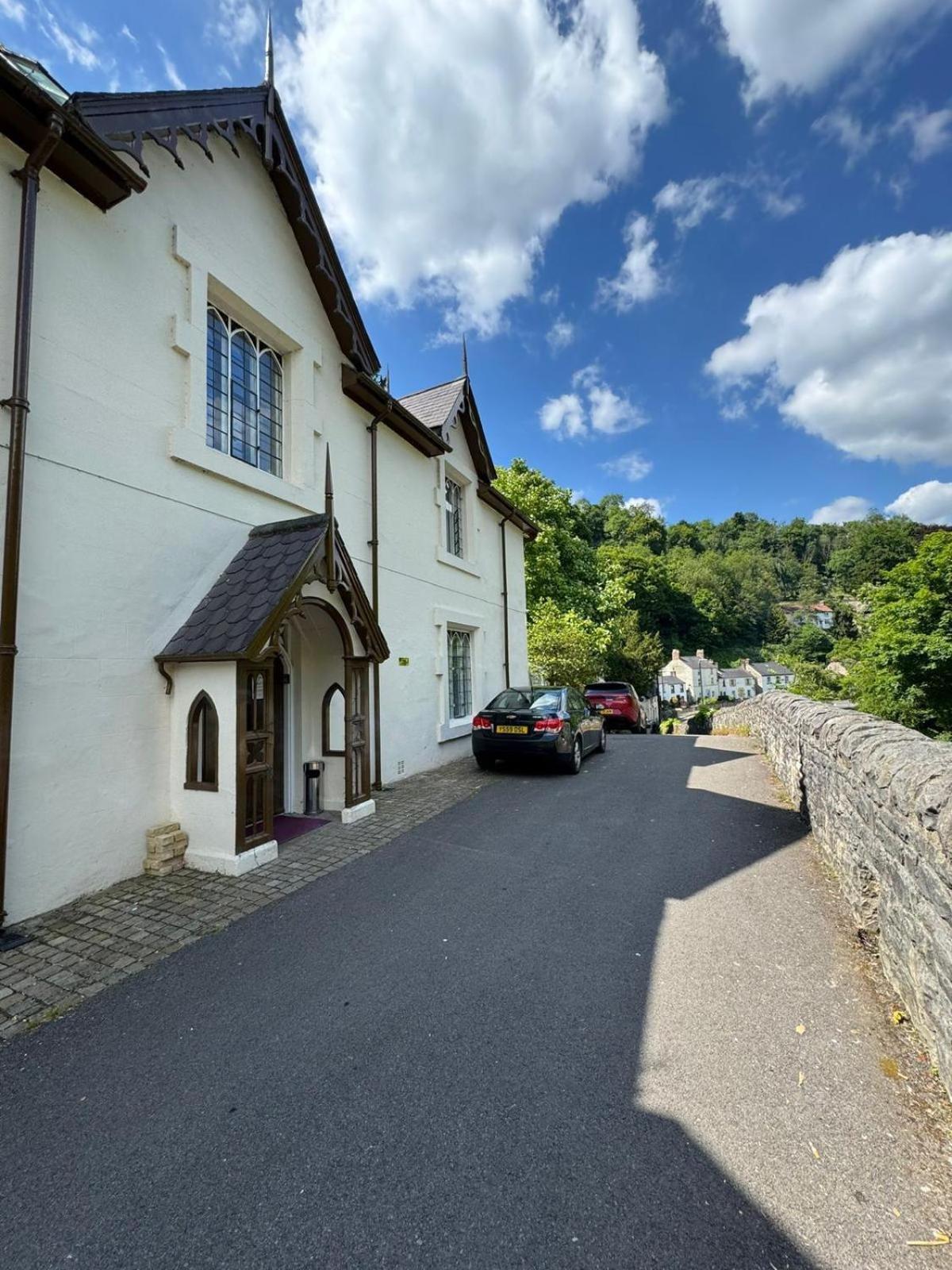 High Tor Hotel