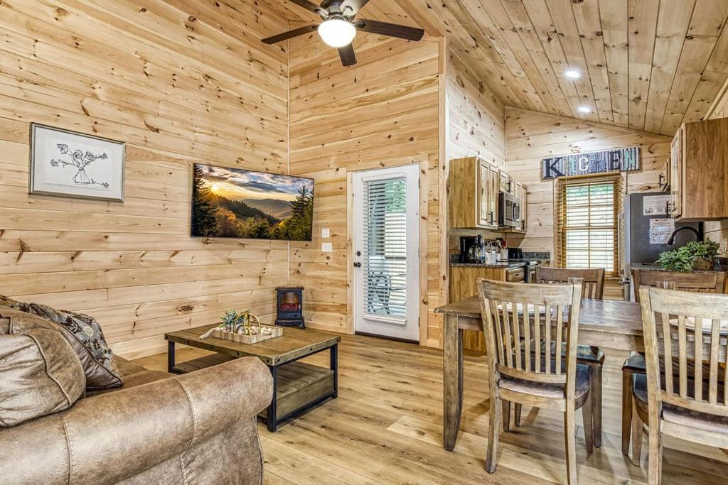 Primrose Cottage, Pickleball Court, Creek, WIFI, Mountain Views, Starting at 79