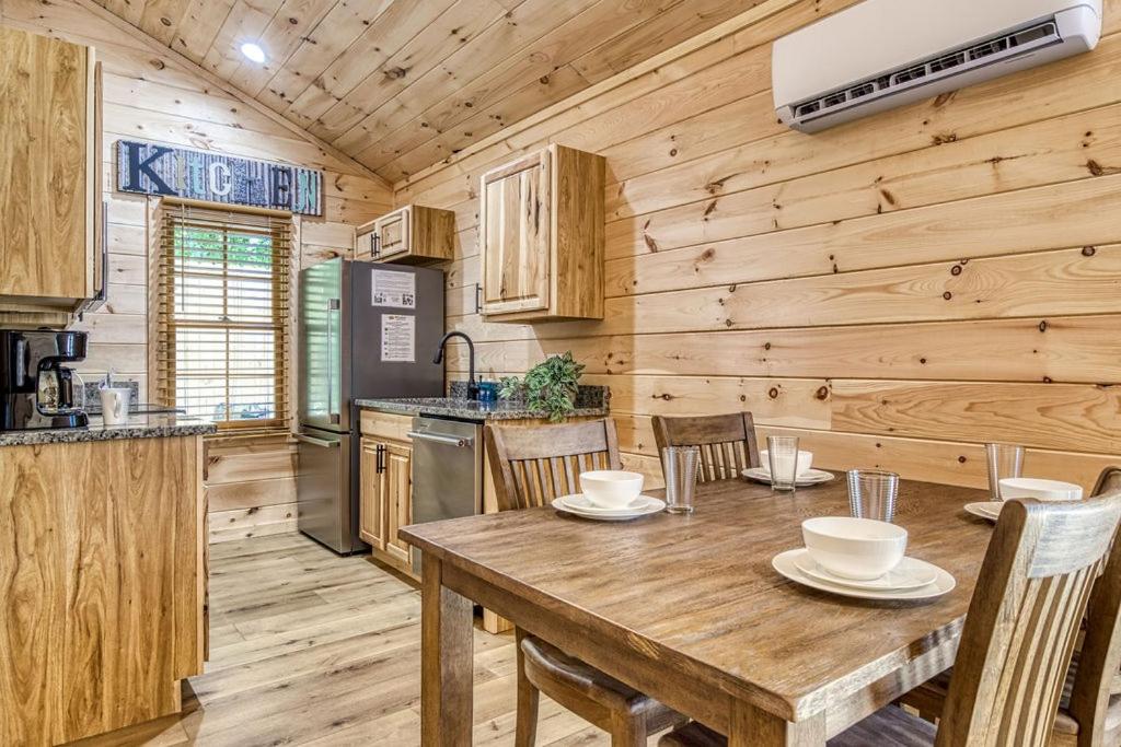 Primrose Cottage, Pickleball Court, Creek, WIFI, Mountain Views, Starting at 79