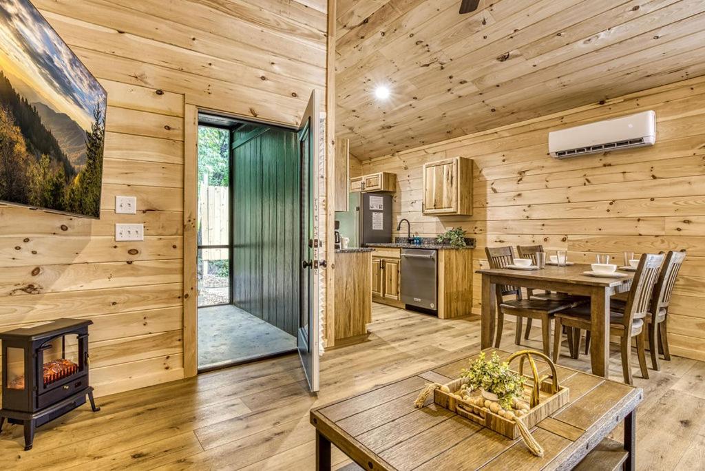 Primrose Cottage, Pickleball Court, Creek, WIFI, Mountain Views, Starting at 79