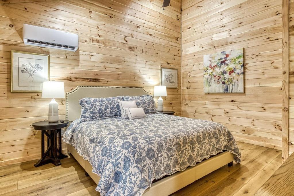 Primrose Cottage, Pickleball Court, Creek, WIFI, Mountain Views, Starting at 79