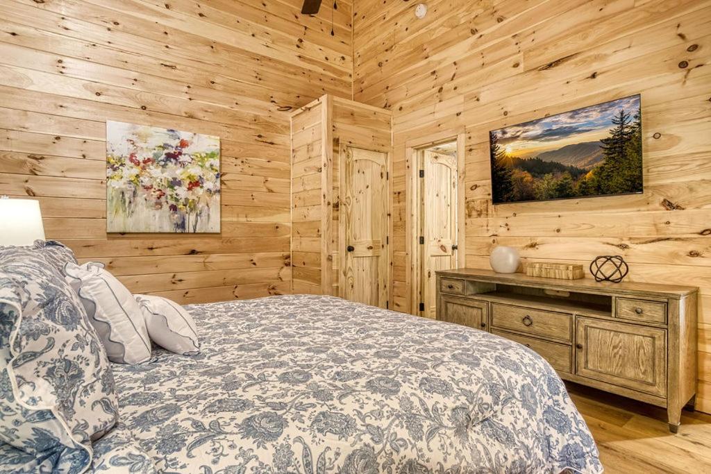 Primrose Cottage, Pickleball Court, Creek, WIFI, Mountain Views, Starting at 79