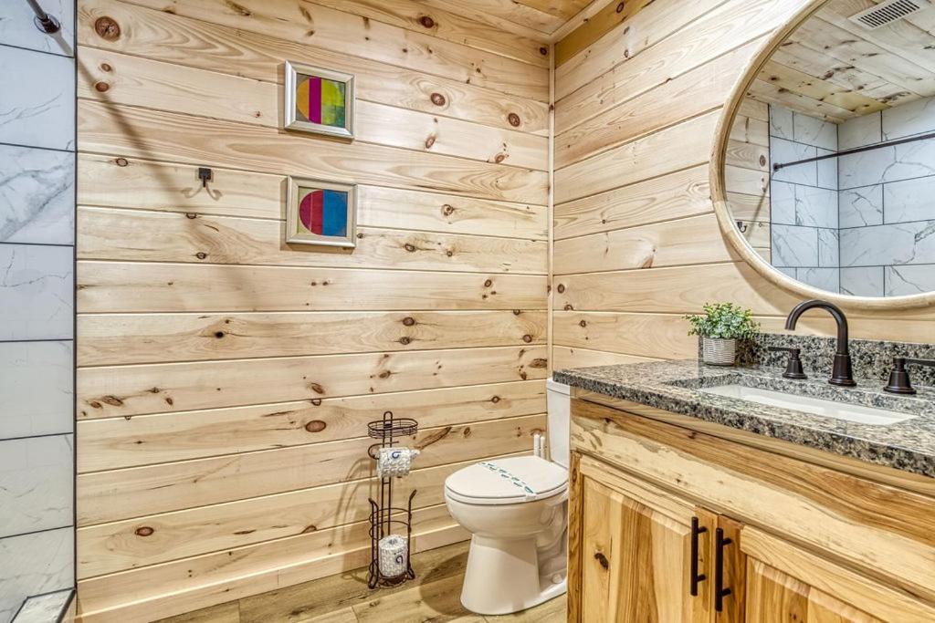 Primrose Cottage, Pickleball Court, Creek, WIFI, Mountain Views, Starting at 79