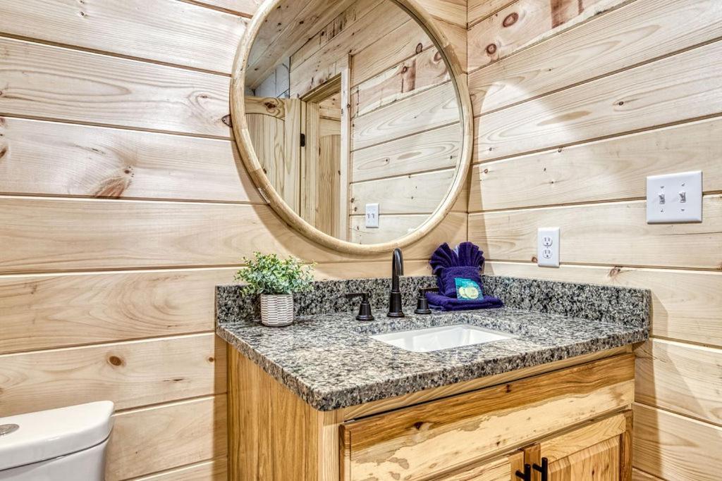 Primrose Cottage, Pickleball Court, Creek, WIFI, Mountain Views, Starting at 79