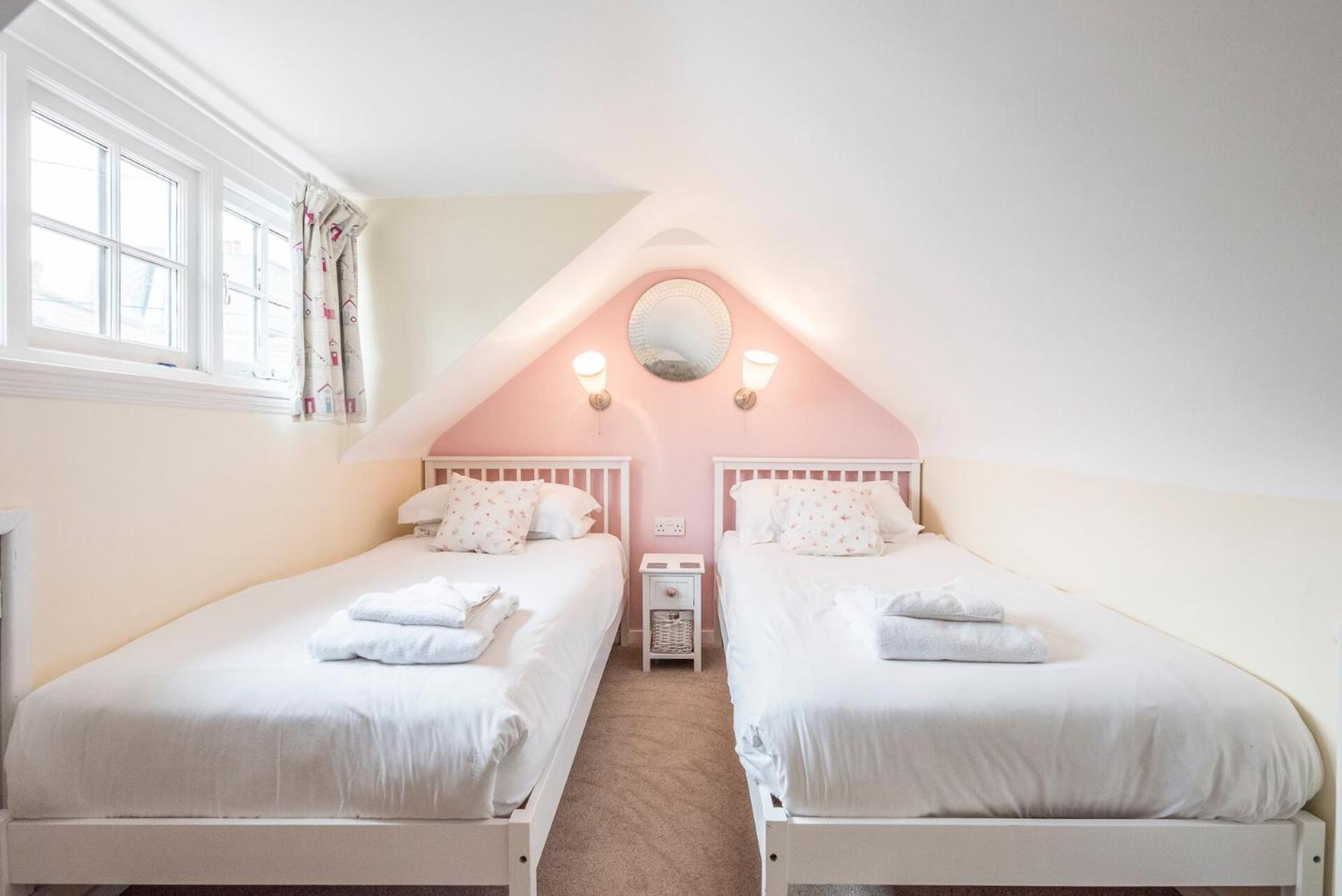 Oriel Cottage, Aldeburgh view 3
