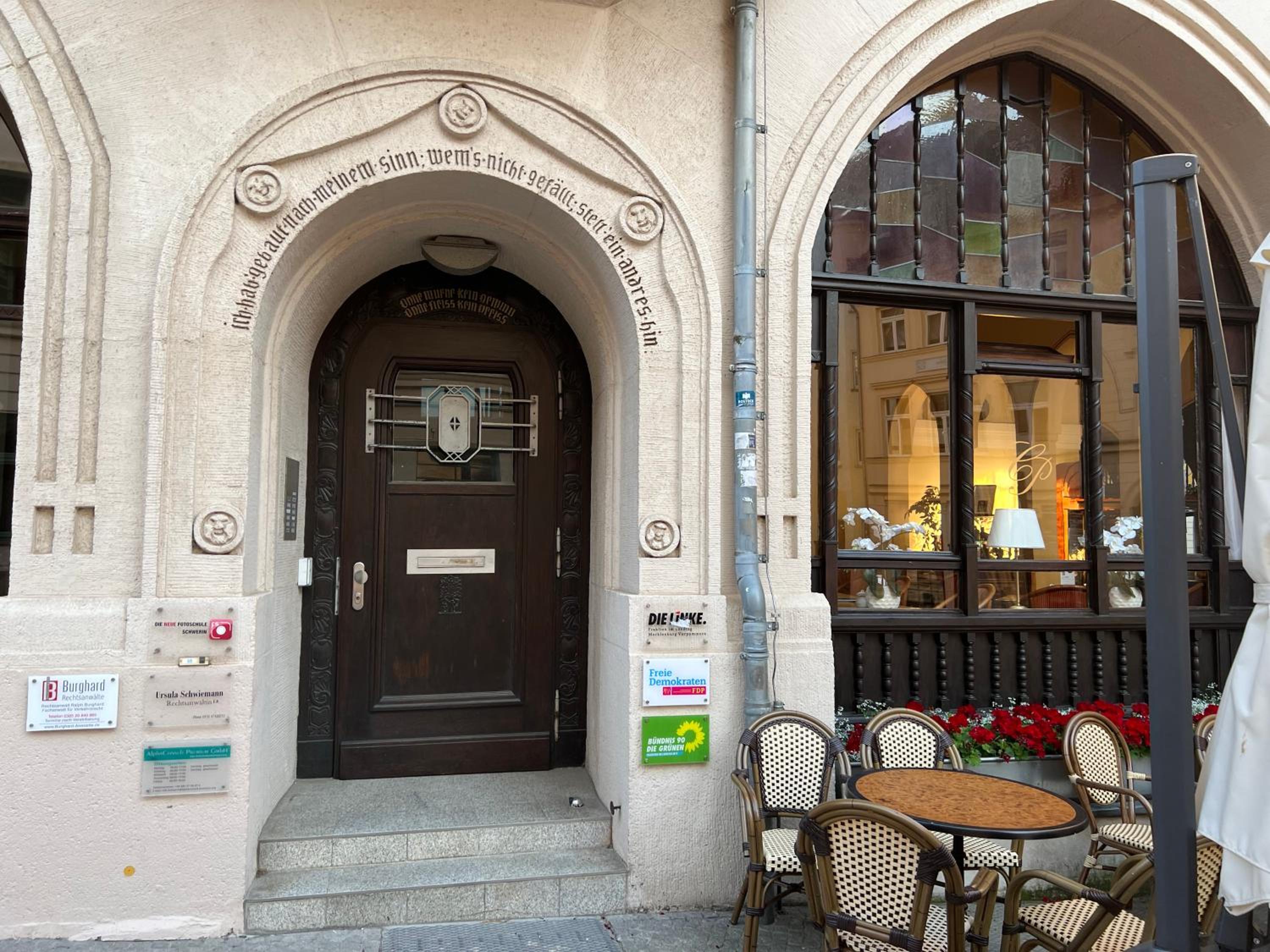 Helle großzügige Dachgeschoss Wohnung I Parkplatz I Schloss Blick #Cosiness Company
