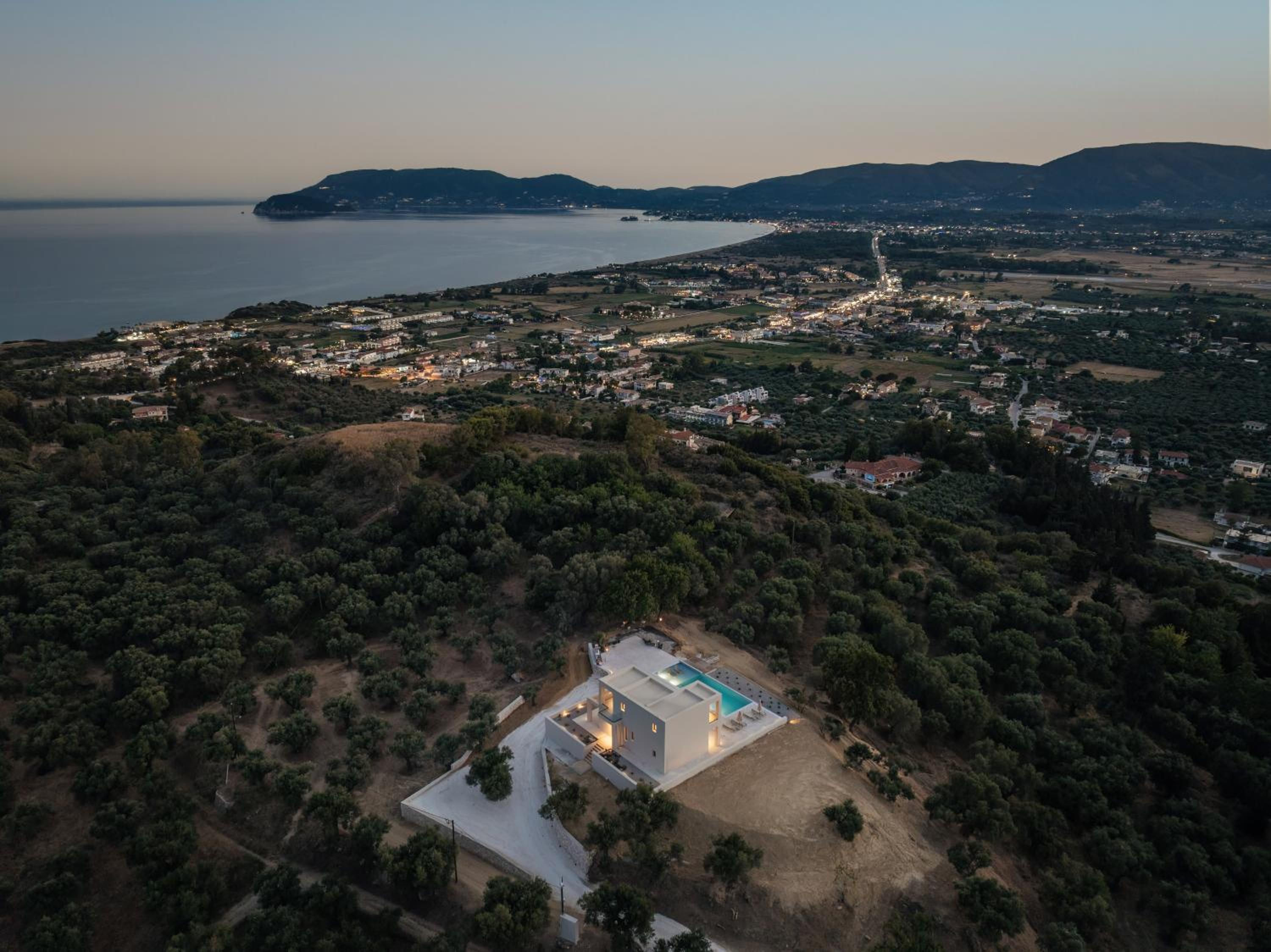 Euphoria Hill Villa, By TK Premium Stays photo 2