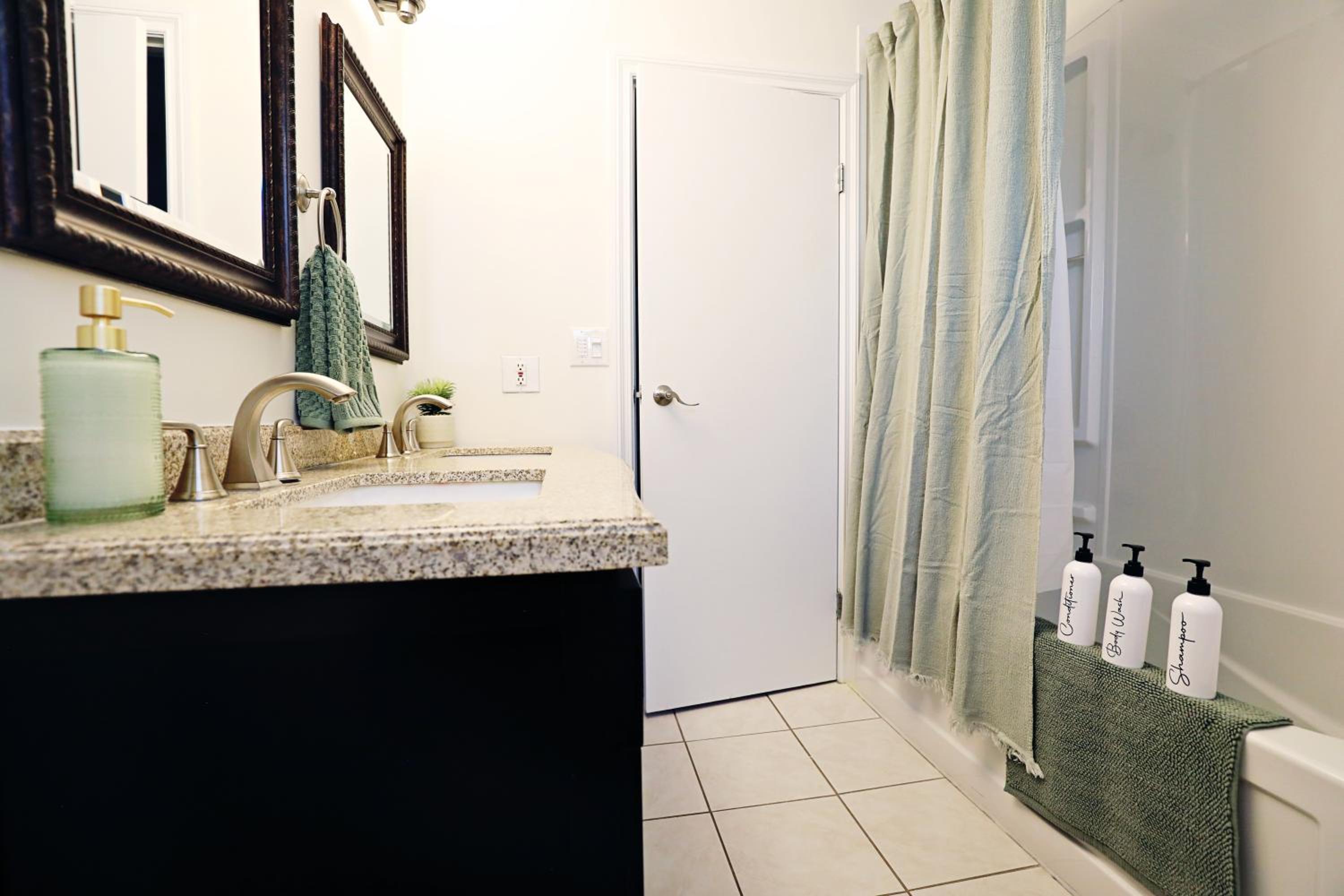 Family Pet Friendly AC Disney Near WEM
