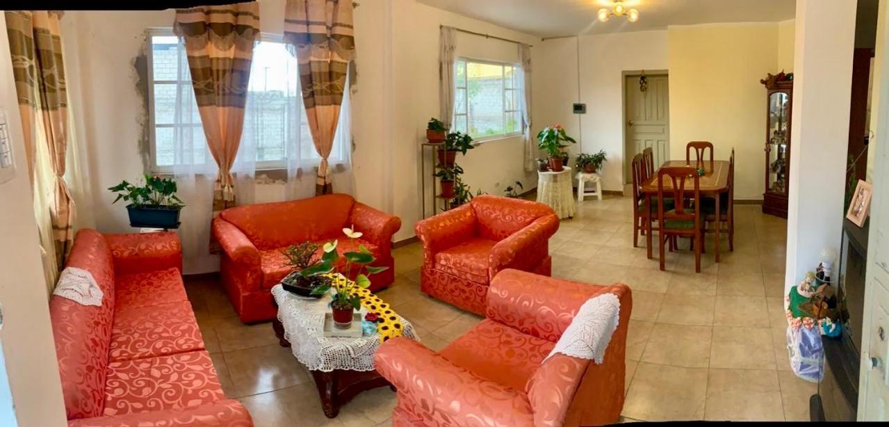 Superb bed & breakfast with in-house cook in Quito! view 2