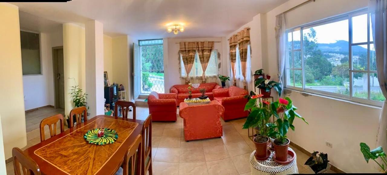 Superb bed & breakfast with in-house cook in Quito! view 3