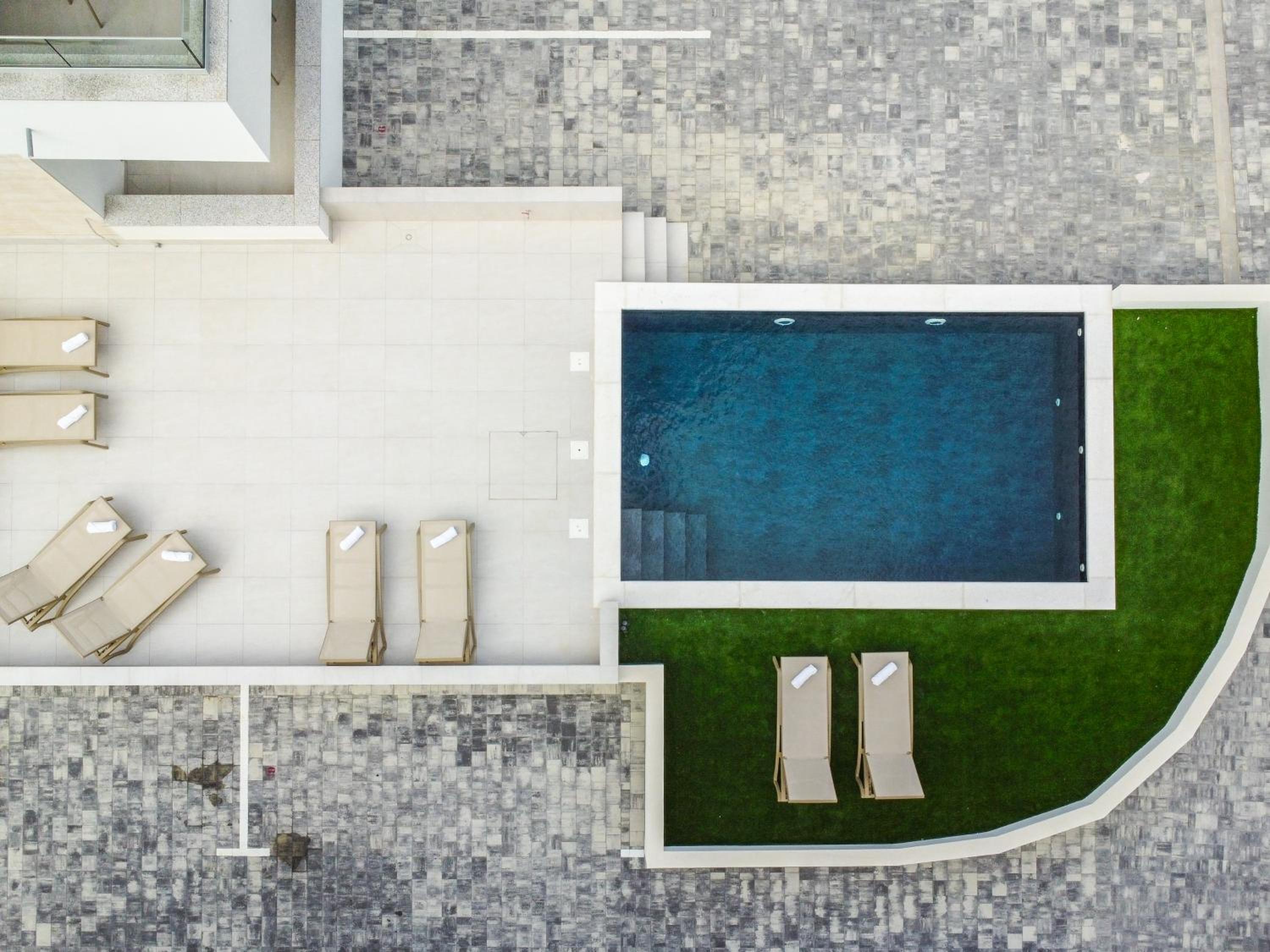 Apartments Break with pool view 2