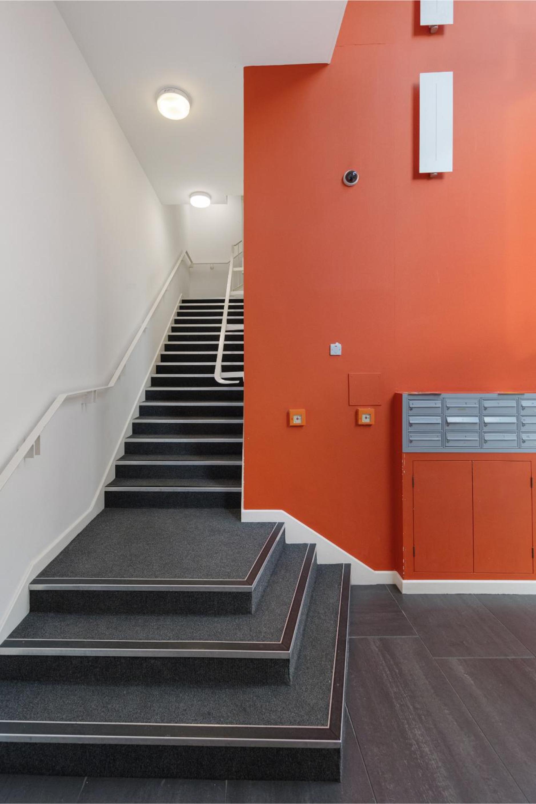 Modern & spacious 3 bed with free parking & lift in Shoreditch, next to station