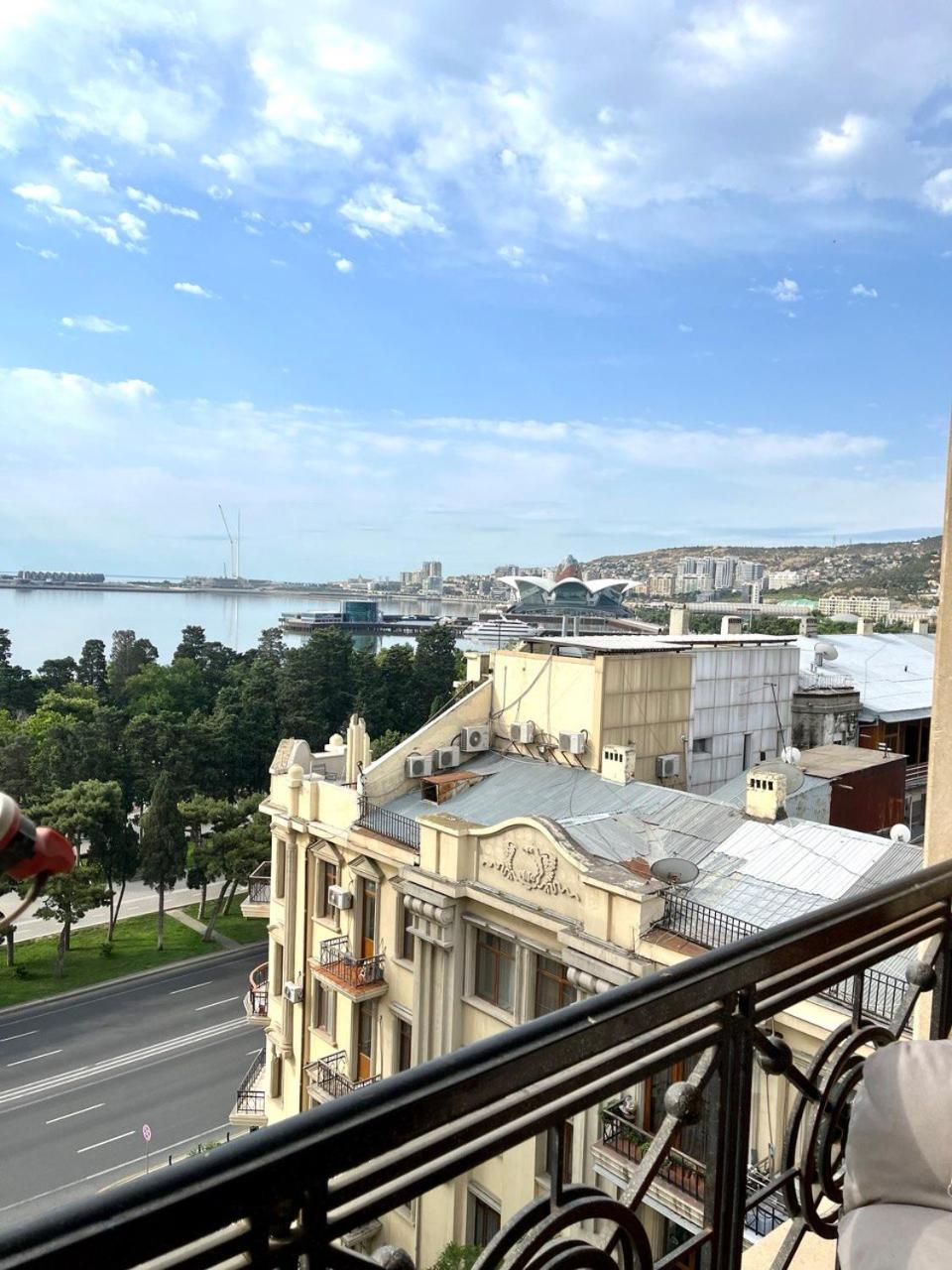 Two-room shared apartment with sea view in the city center