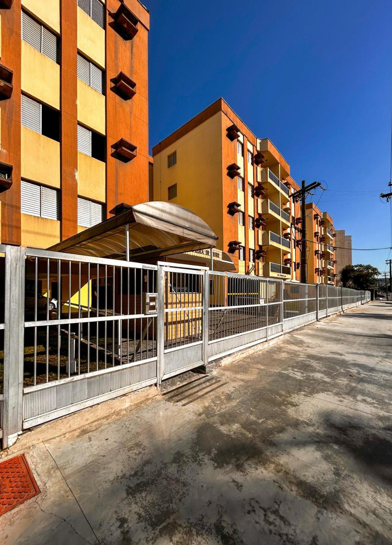 Apto a 600m da Praia da Enseada no Guaruja SP