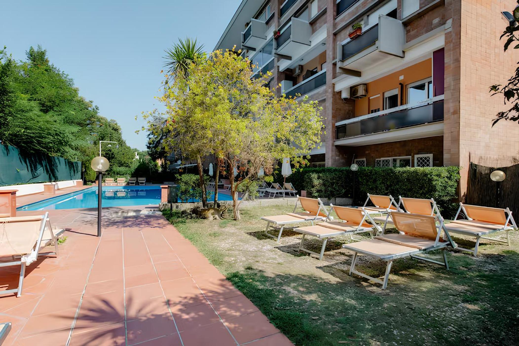 Aurelia Antica Terrace Apt free pool and parking