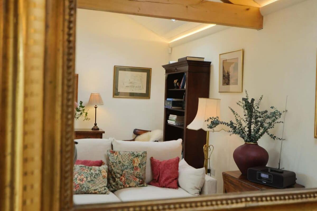 Musthay Mews Tockington cottage