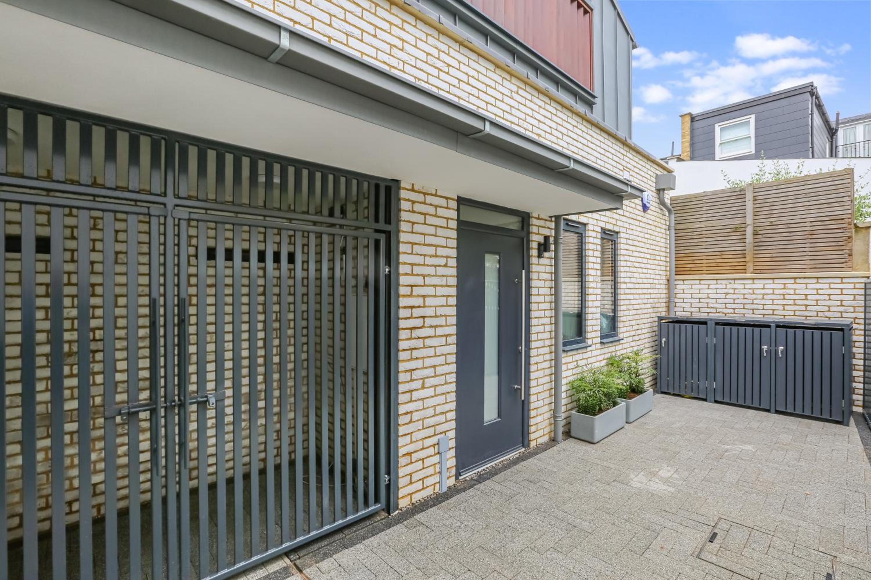 Elegant & Stylish Brand New 3 Bed Retreat