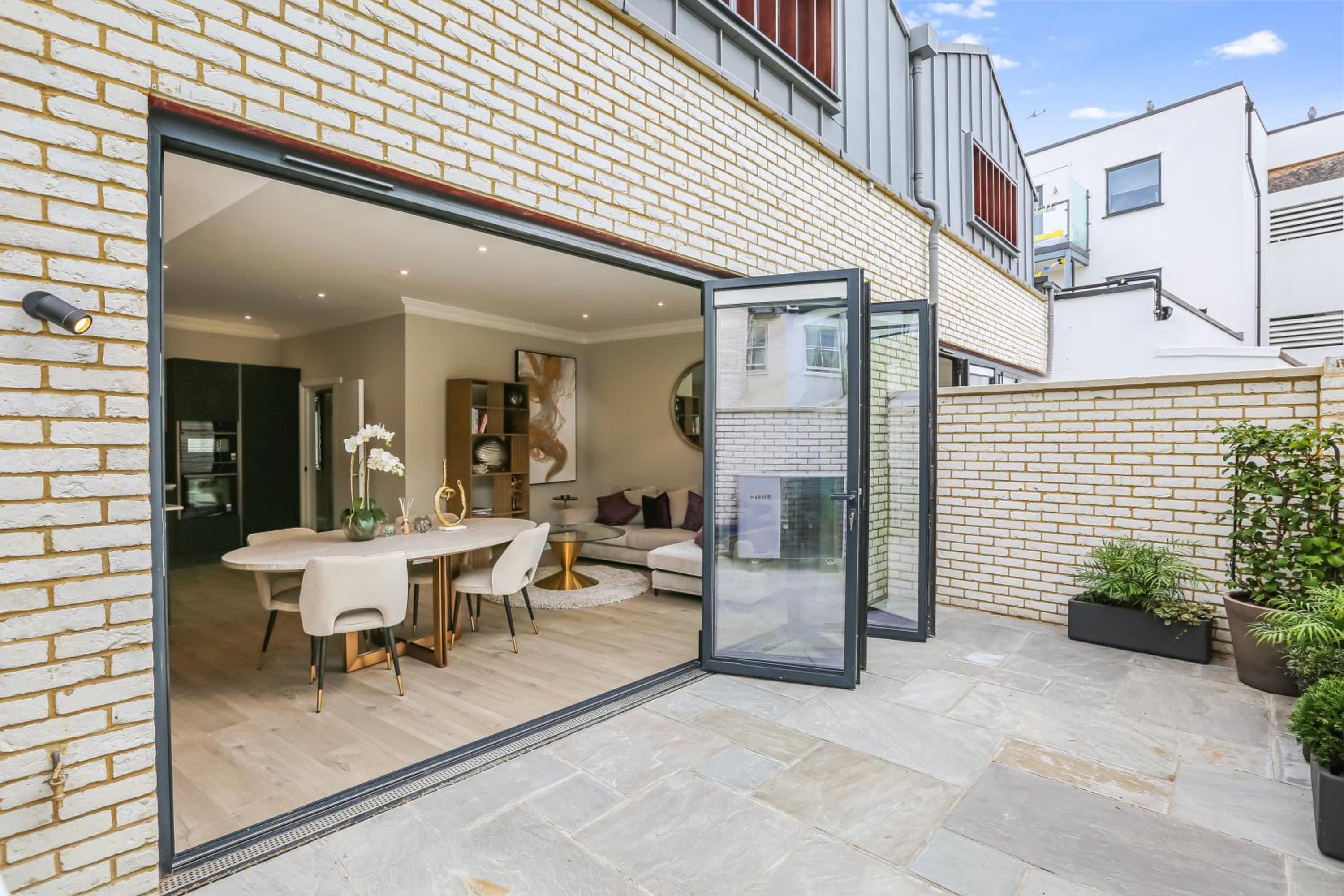 Elegant & Stylish Brand New 3 Bed Retreat