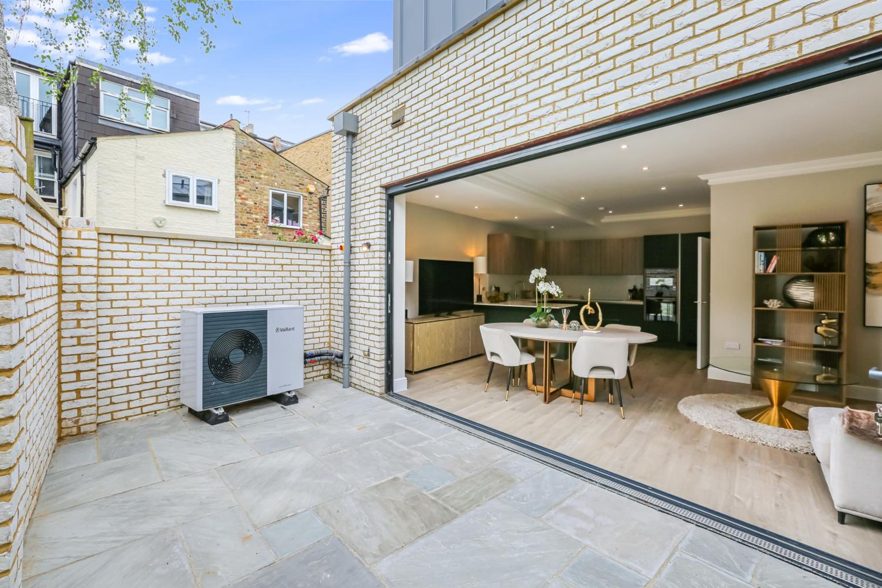 Elegant & Stylish Brand New 3 Bed Retreat