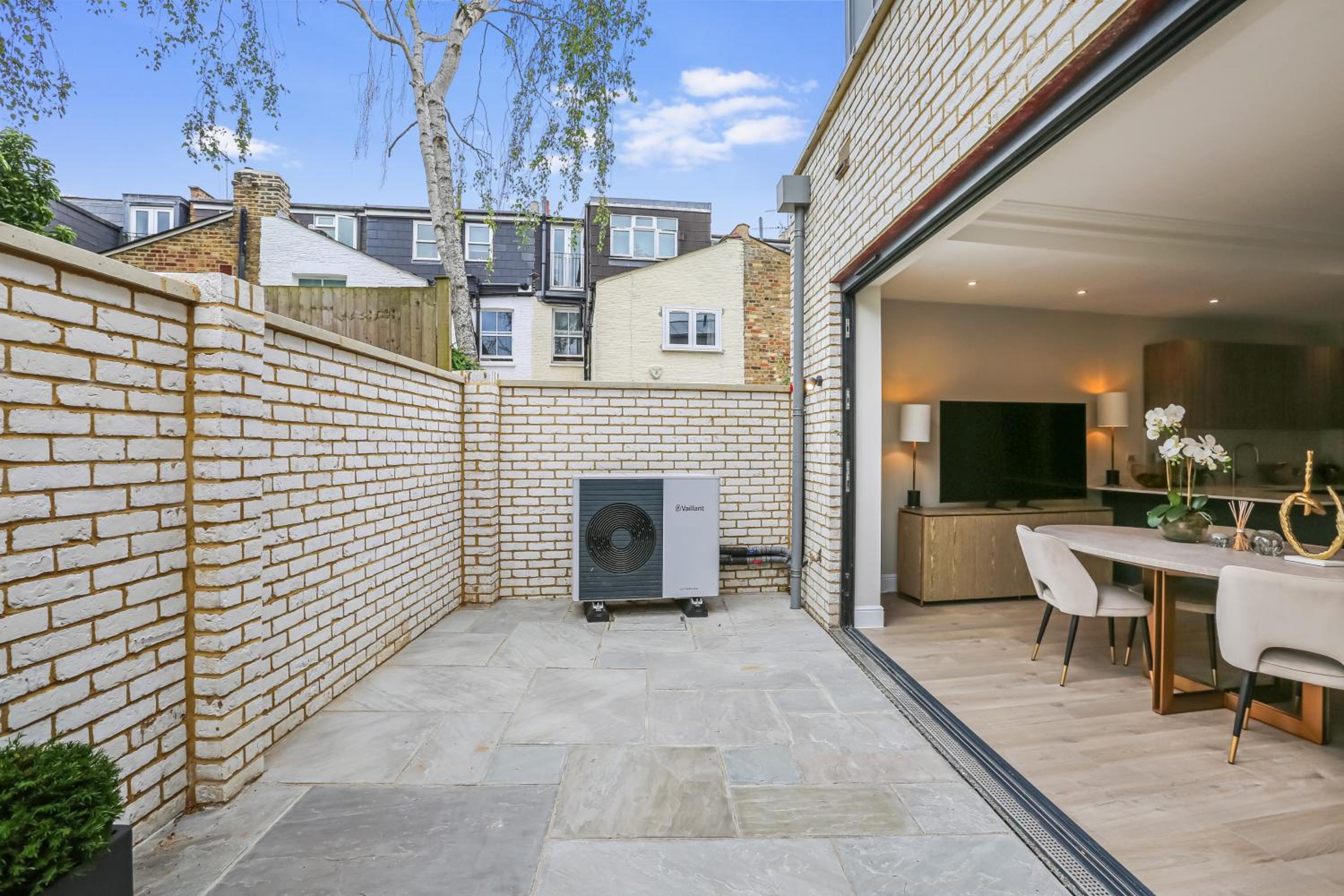 Elegant & Stylish Brand New 3 Bed Retreat