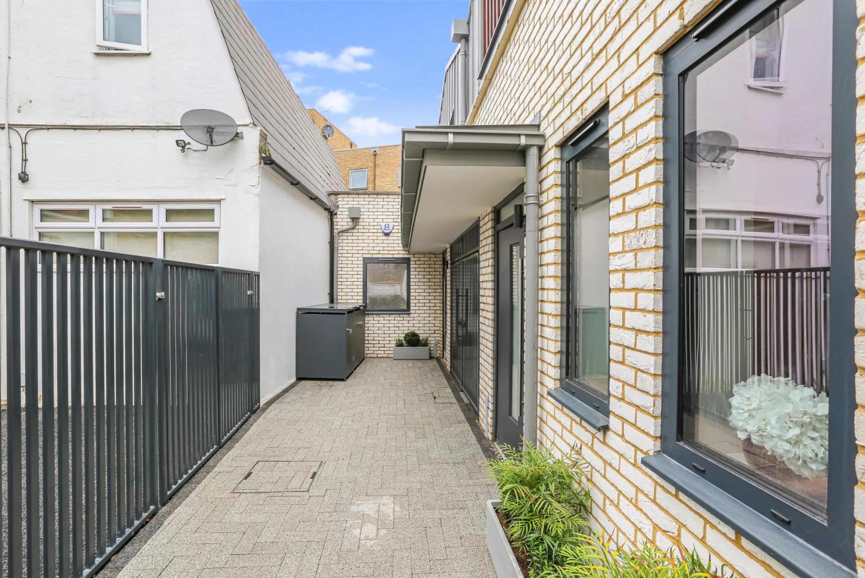 Elegant & Stylish Brand New 3 Bed Retreat