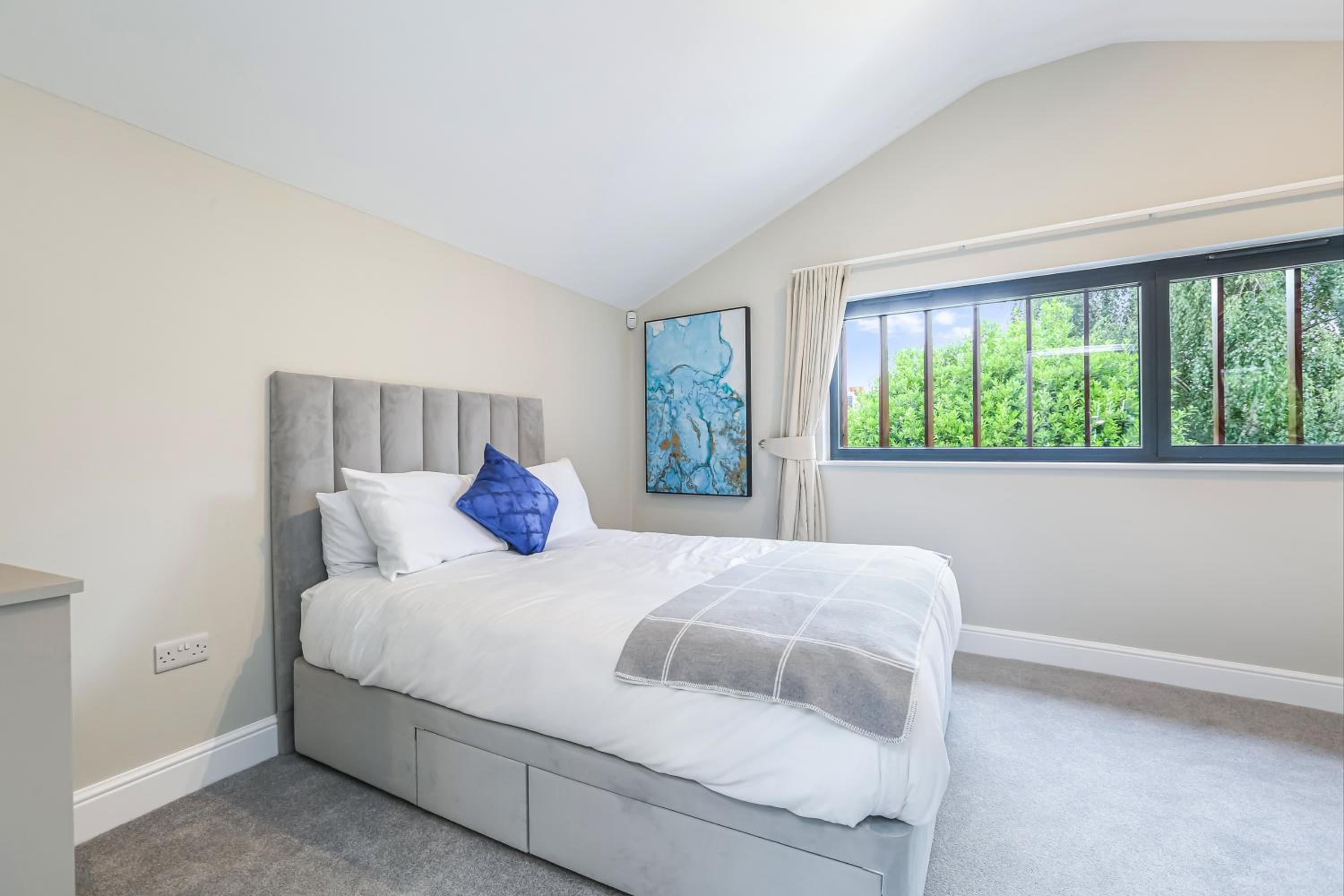 Elegant & Stylish Brand New 3 Bed Retreat