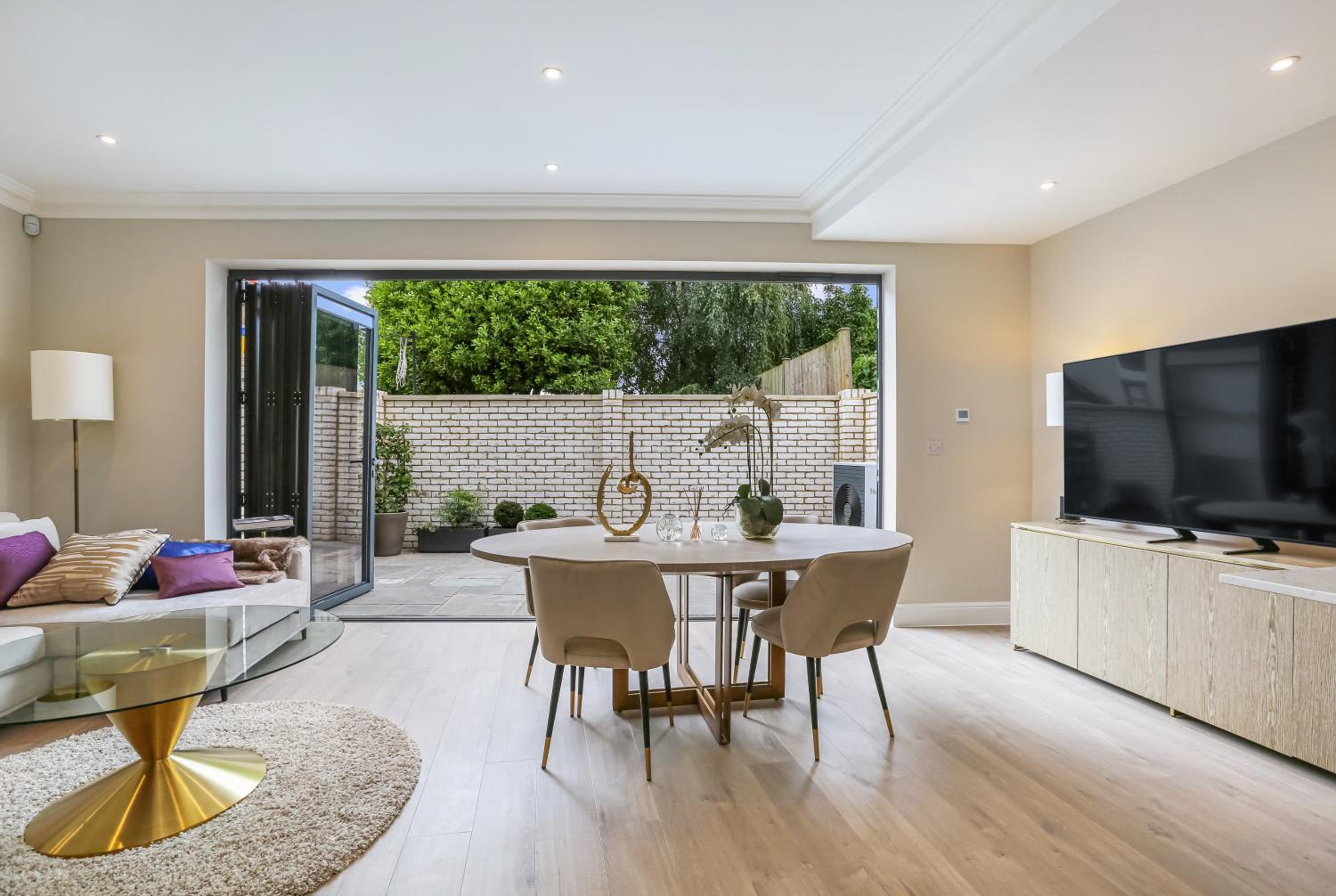 Elegant & Stylish Brand New 3 Bed Retreat