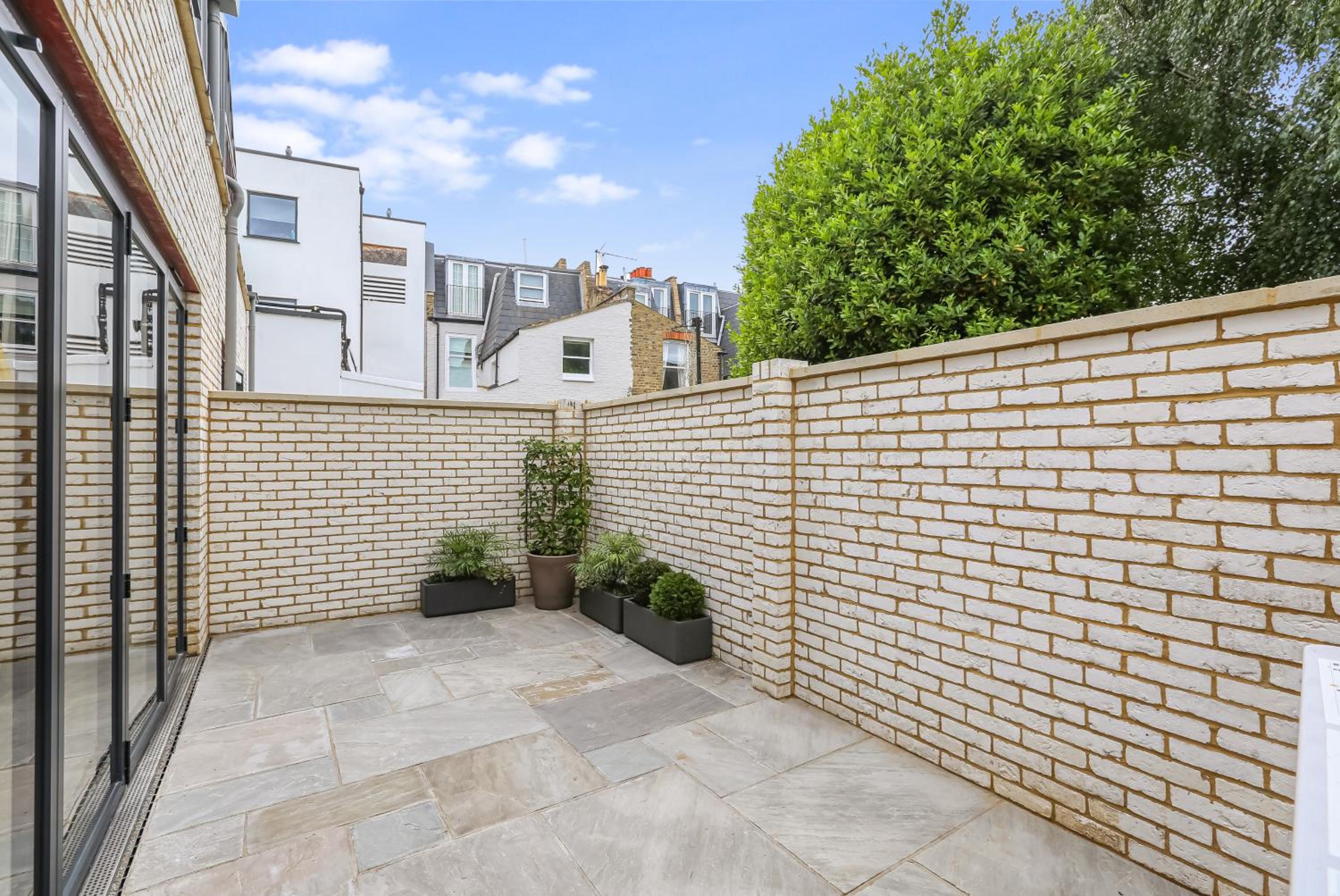 Elegant & Stylish Brand New 3 Bed Retreat