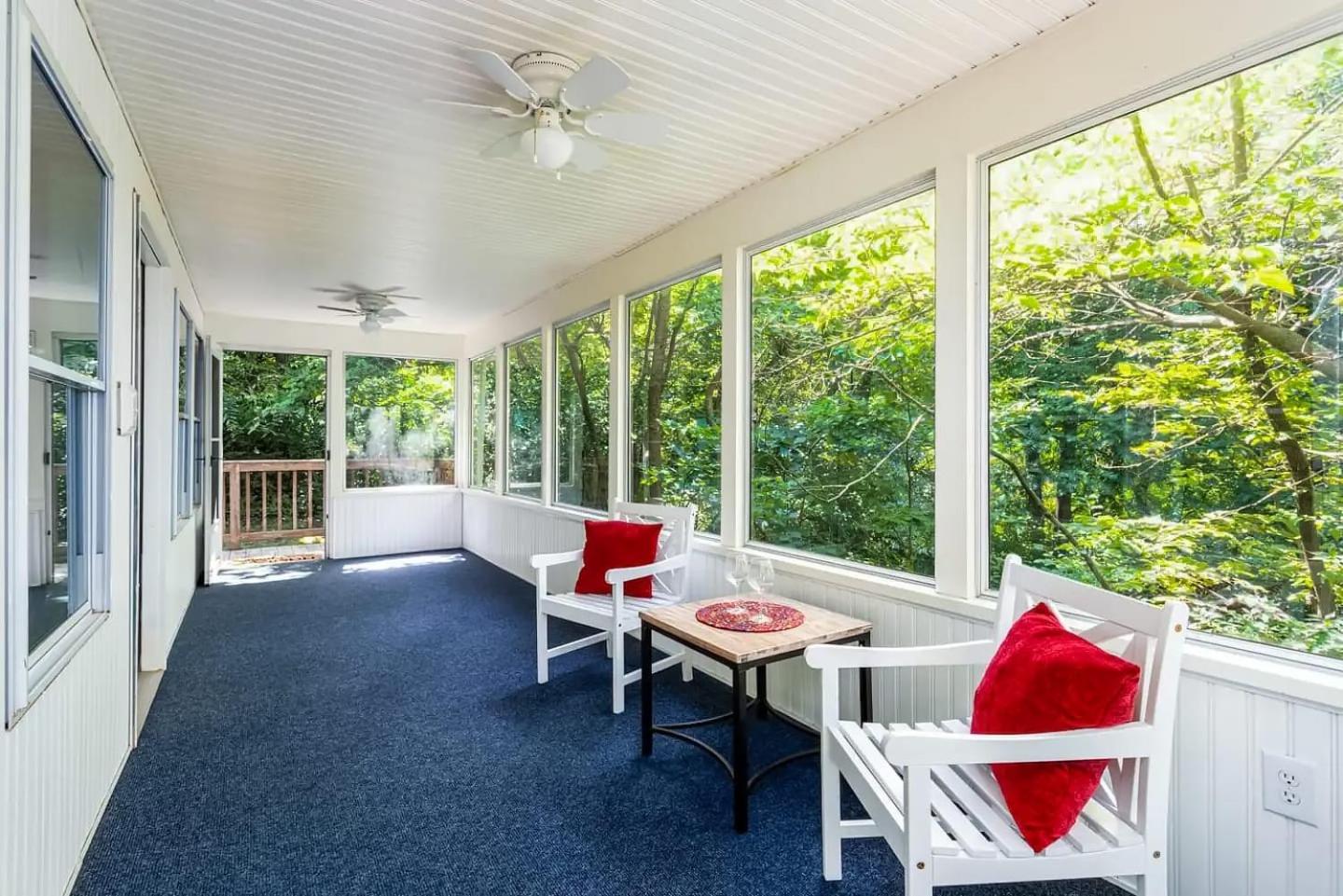 Hotel Cozy Cottage On Wooded Lot With Hot Tub & Fire Pit